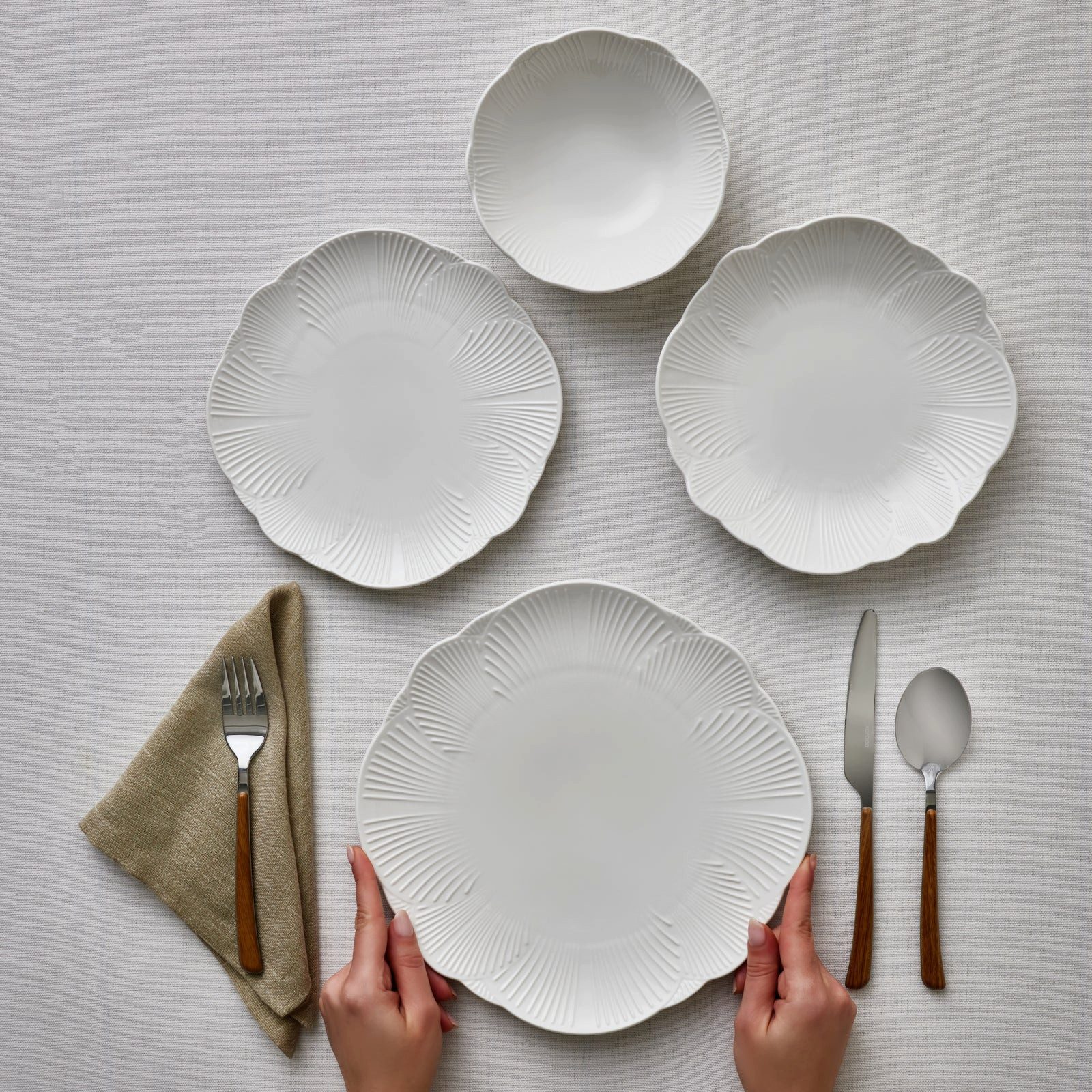 Karaca Geschirr-Set Bloom 24-teiliges Bone China Tafelservice für 6 Personen, Weiß