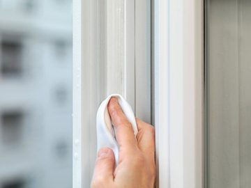 tesa Klebeband (Packung, 1-St) Fensterabdichtung zum Energie sparen - transparent - 6 m : 9 mm : 7 mm