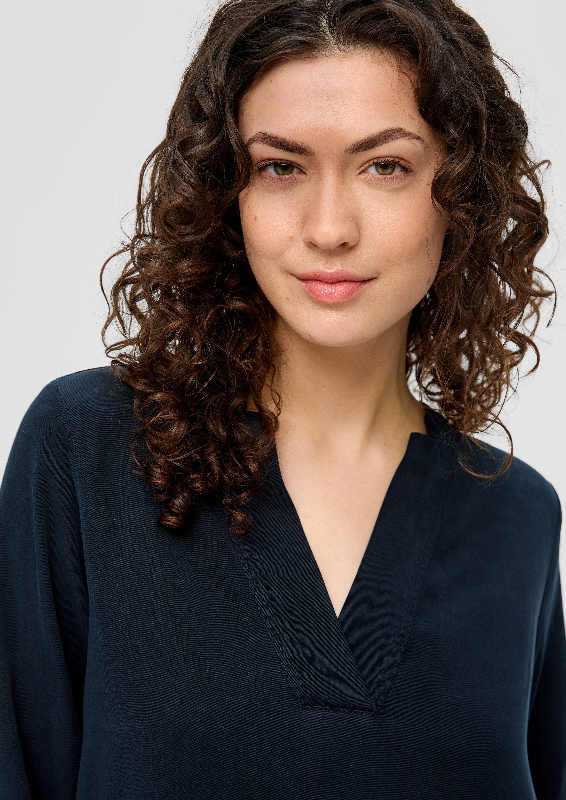 s.Oliver Midikleid Kleid Kurzes Lyocellkleid mit V-Ausschnitt