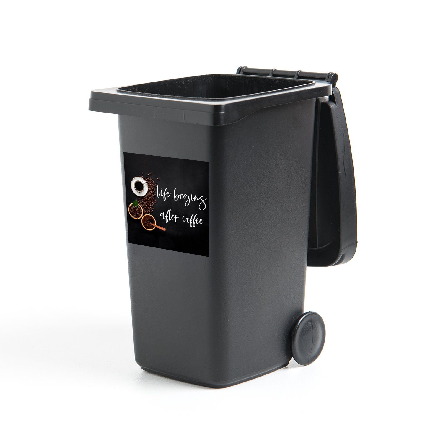 MuchoWow Wandsticker Zitate - Sprichwörter - Das Leben beginnt nach dem Kaffee - Kaffee (1 St), Mülleimer-aufkleber, Mülltonne, Sticker, Container, Abfalbehälter