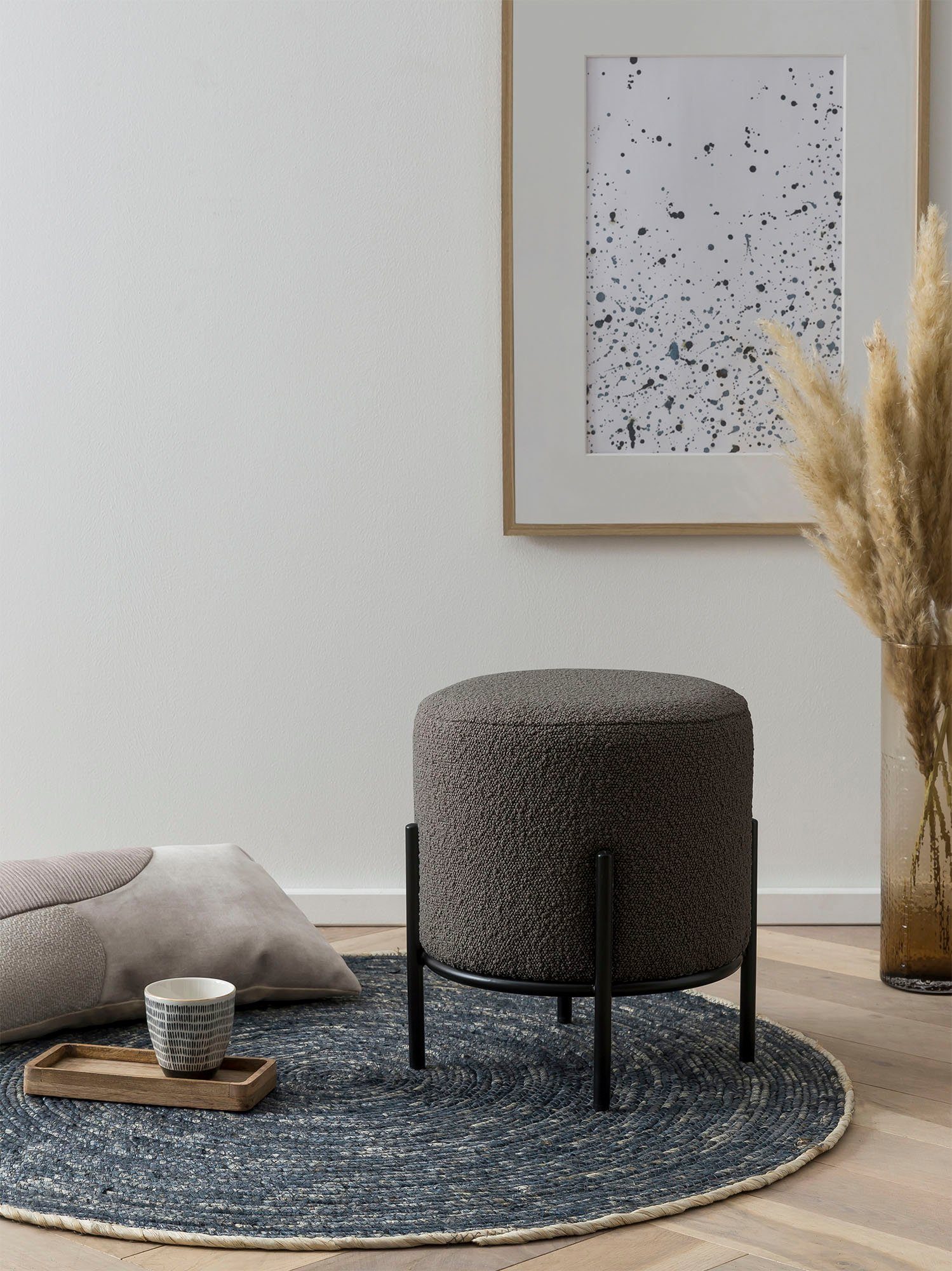 SalesFever Polsterhocker Komfortabler Polsterhocker, mit Design-Gestell aus schwarzem Metall