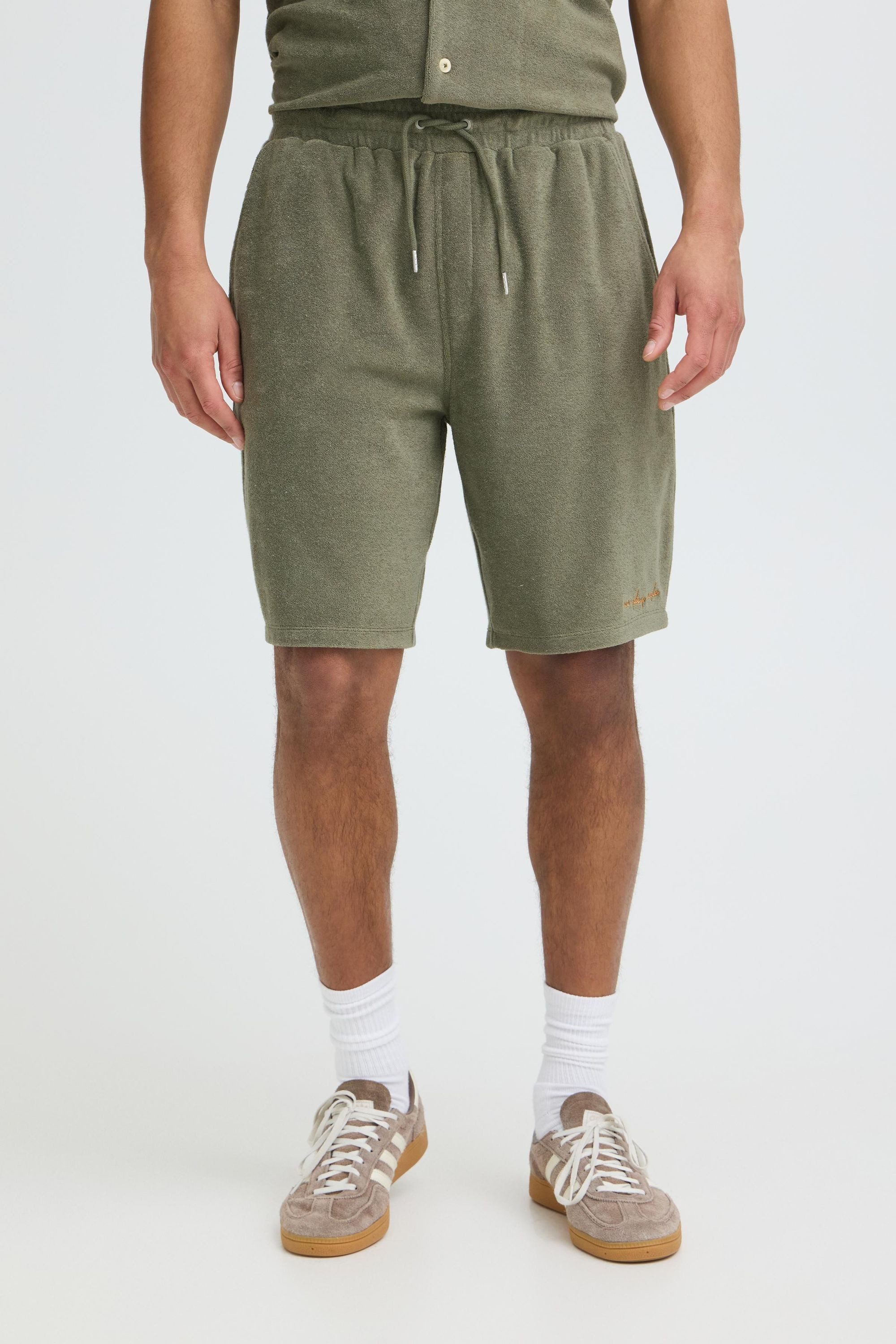 Blend Sweatshorts BHBasti Bequeme Frottee-Sweatshorts mit Stickerei