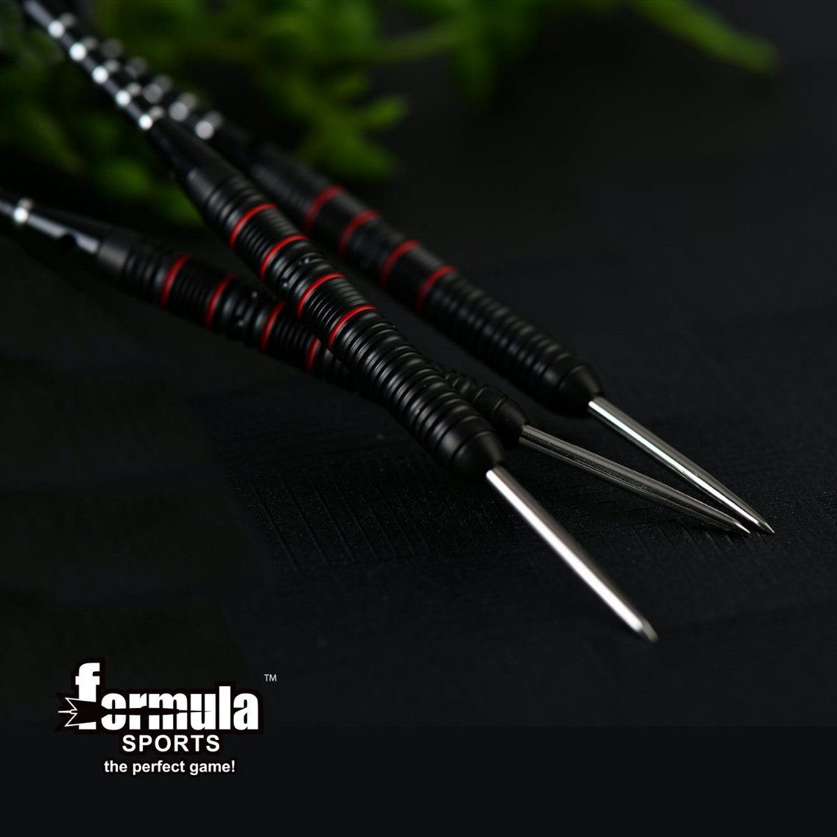 Formula Sports Dartpfeil FST180 Gen2 Schwarzrot Rings Steeldart Set 23g mit Tungsten Barrels, Wolfram-Barrels mit schwarzroten Gripringen und stabilen Spitzen