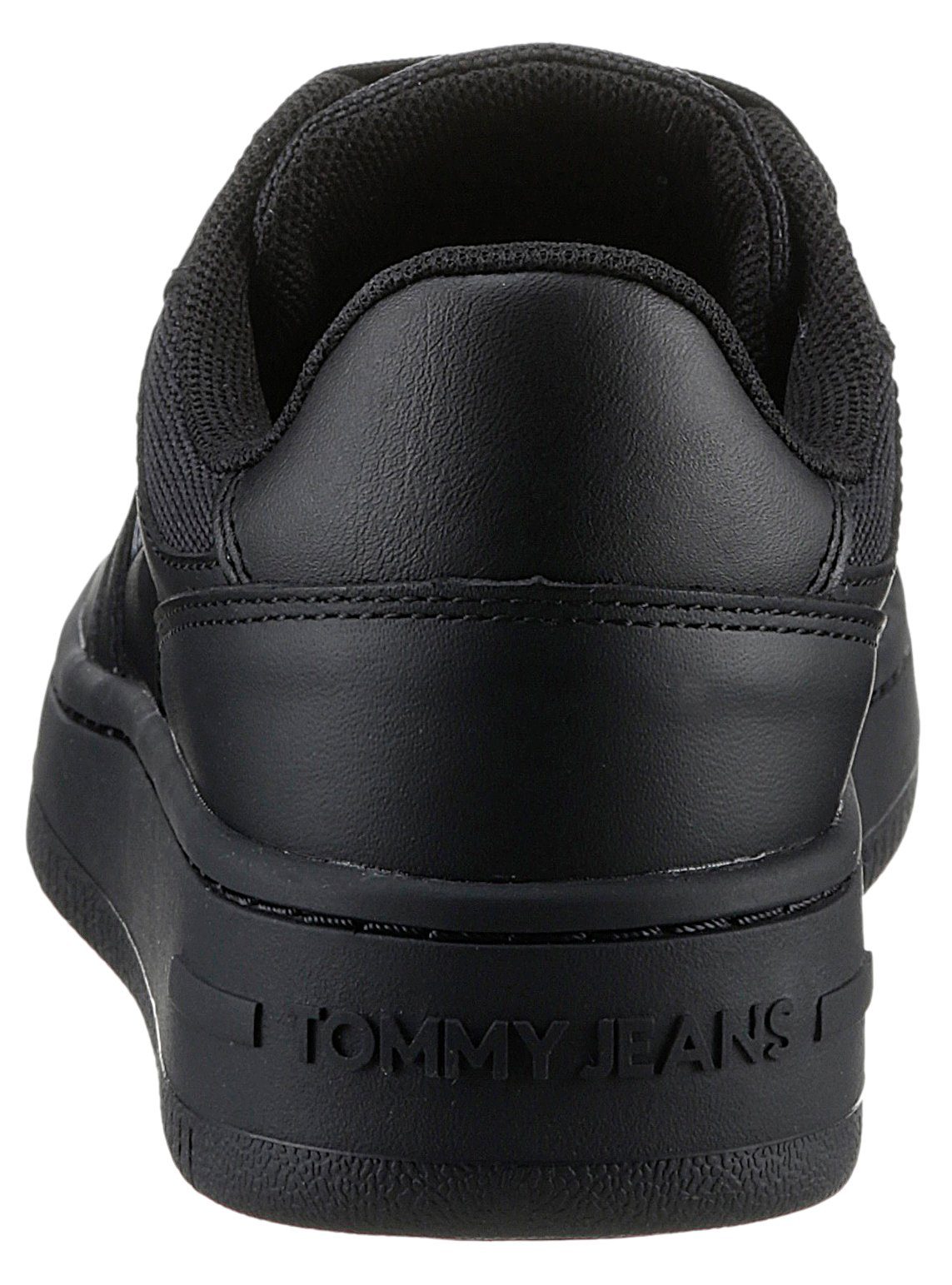 Tommy Jeans TJW RETRO BASKET Logoflagge Plateausneaker schwarz mit seitlicher ESS