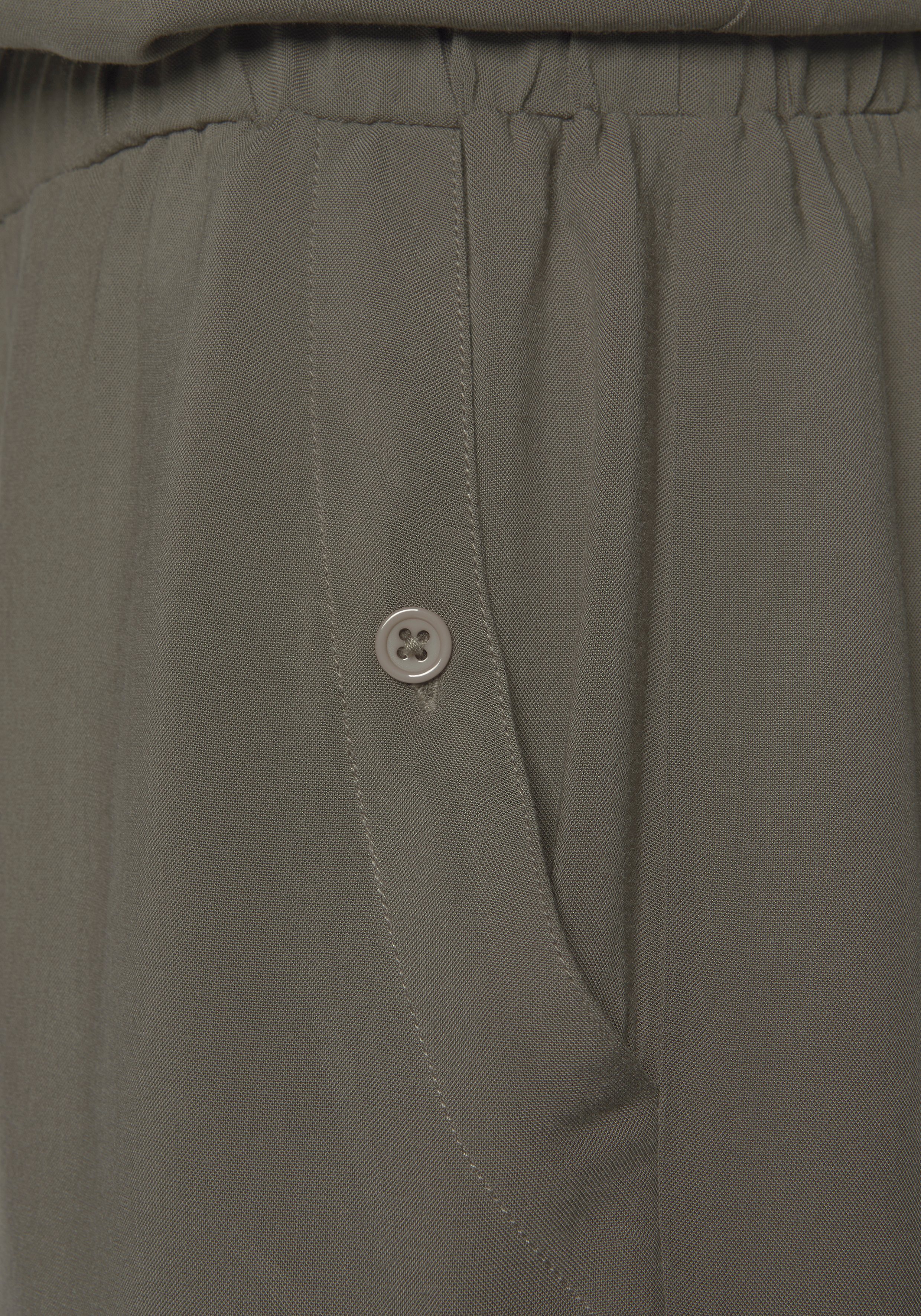 LASCANA Kurzoverall aus gewebter Viskose, ärmelloser Jumpsuit mit Hemdblusenkragen