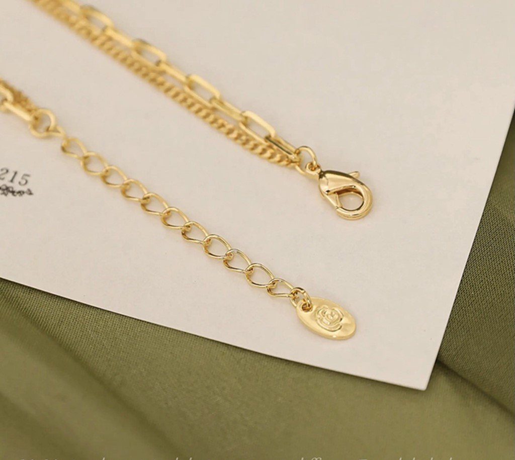 WaKuKa Charm-Kette Mehrlagige Halskette mit goldenem Buchstaben-Perlen-Anhänger (1-tlg)