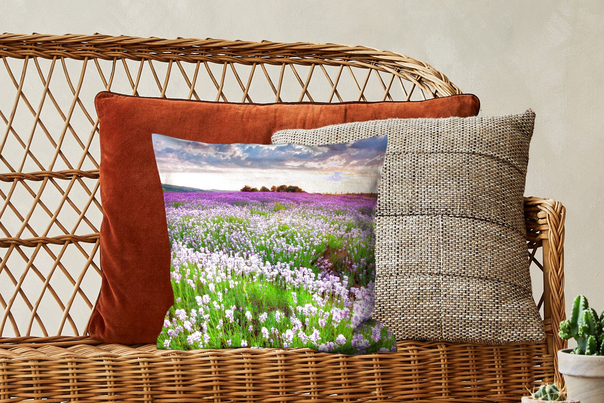 Blumen Lila Füllung Schlafzimmer, Lavendel für Deko, - mit Sofakissen Wohzimmer, Dekokissen Natur, - - Sonnenuntergang MuchoWow - Zierkissen Himmel - - Wiese