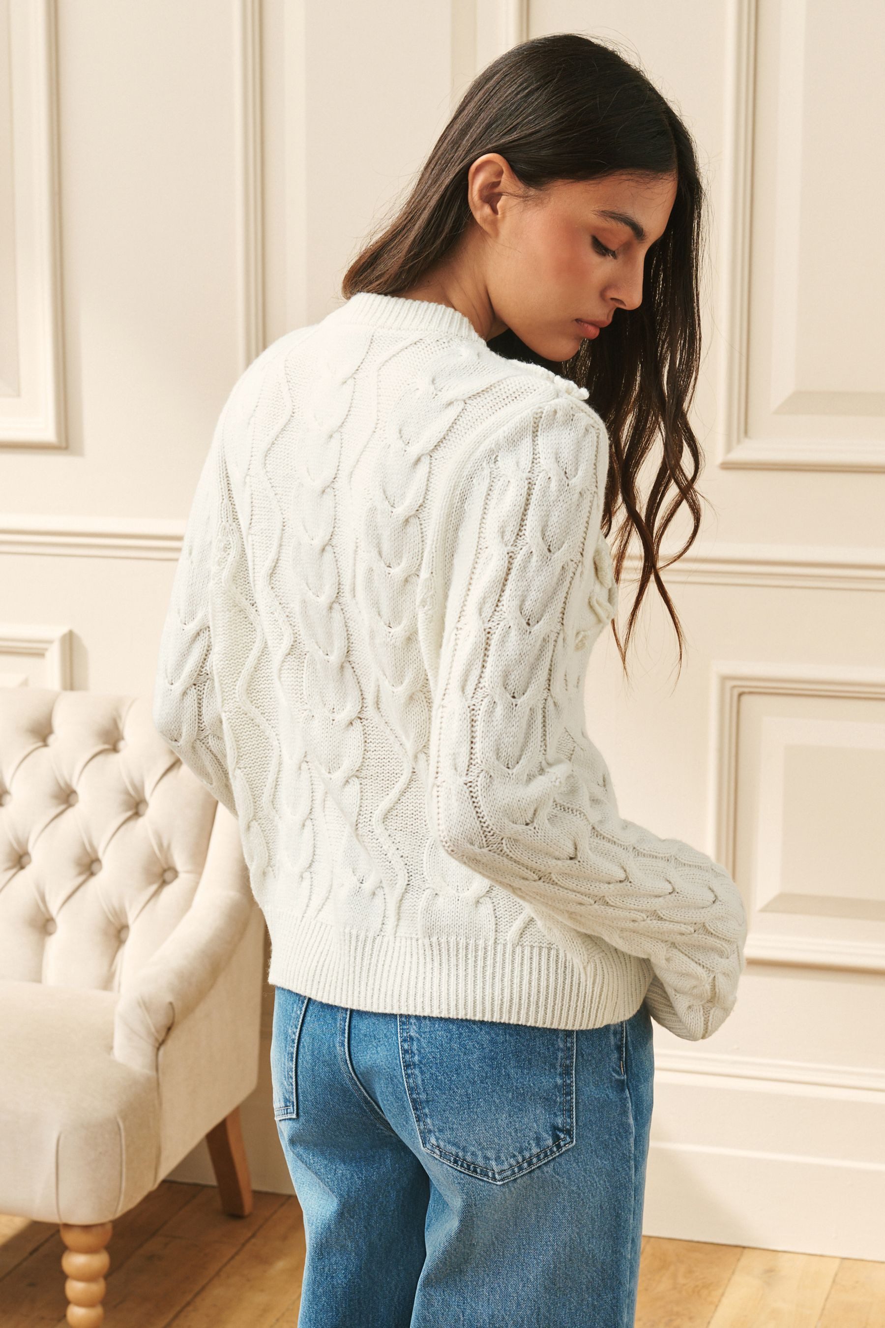 LAURA ASHLEY Strickjacke Laura Ashley Strickjacke mit Zopfmuster & 3D-Blume (1-tlg) – Bild 5 von 5