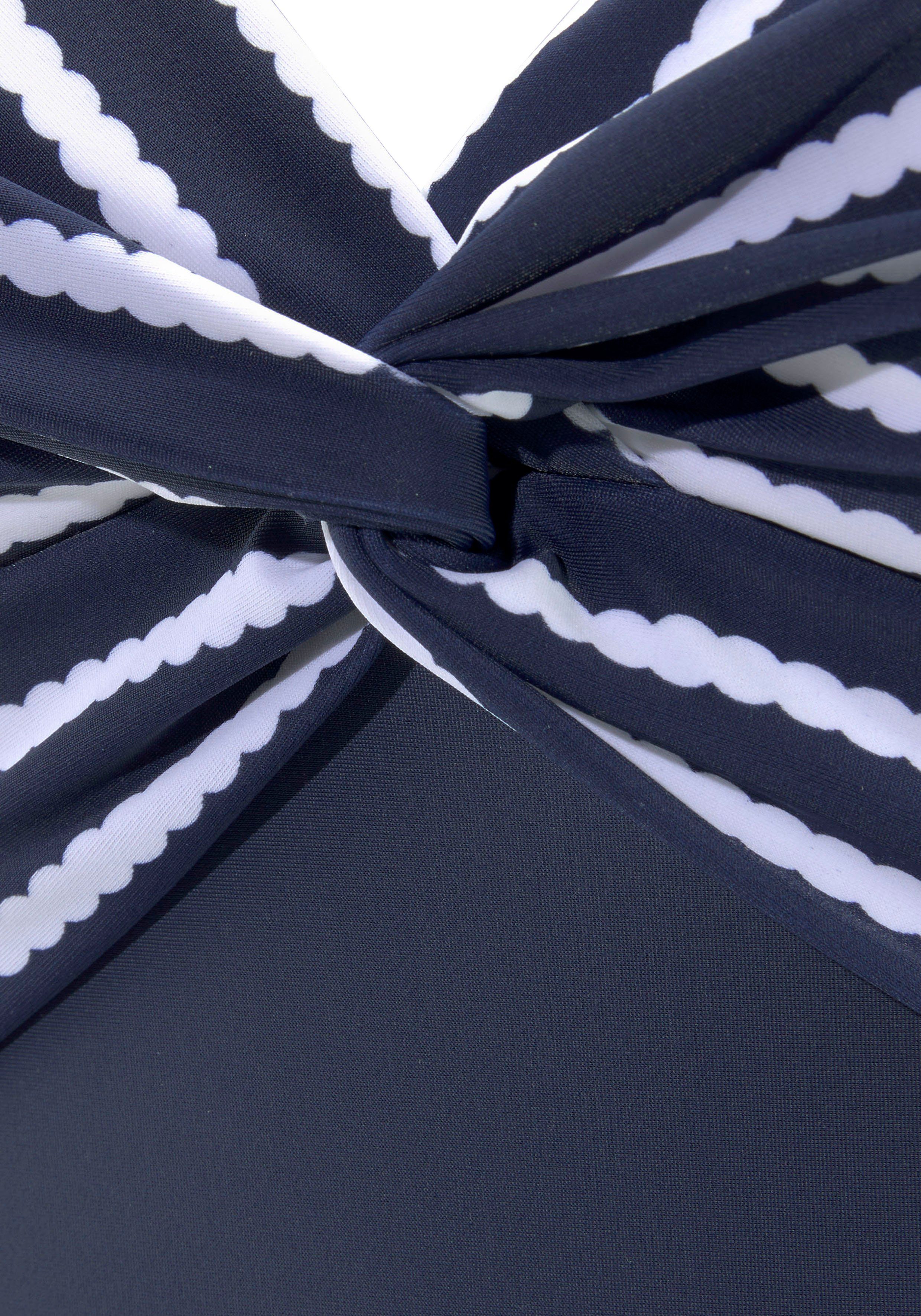 LASCANA Badeanzug in getwisteter Optik und Shaping-Effekt