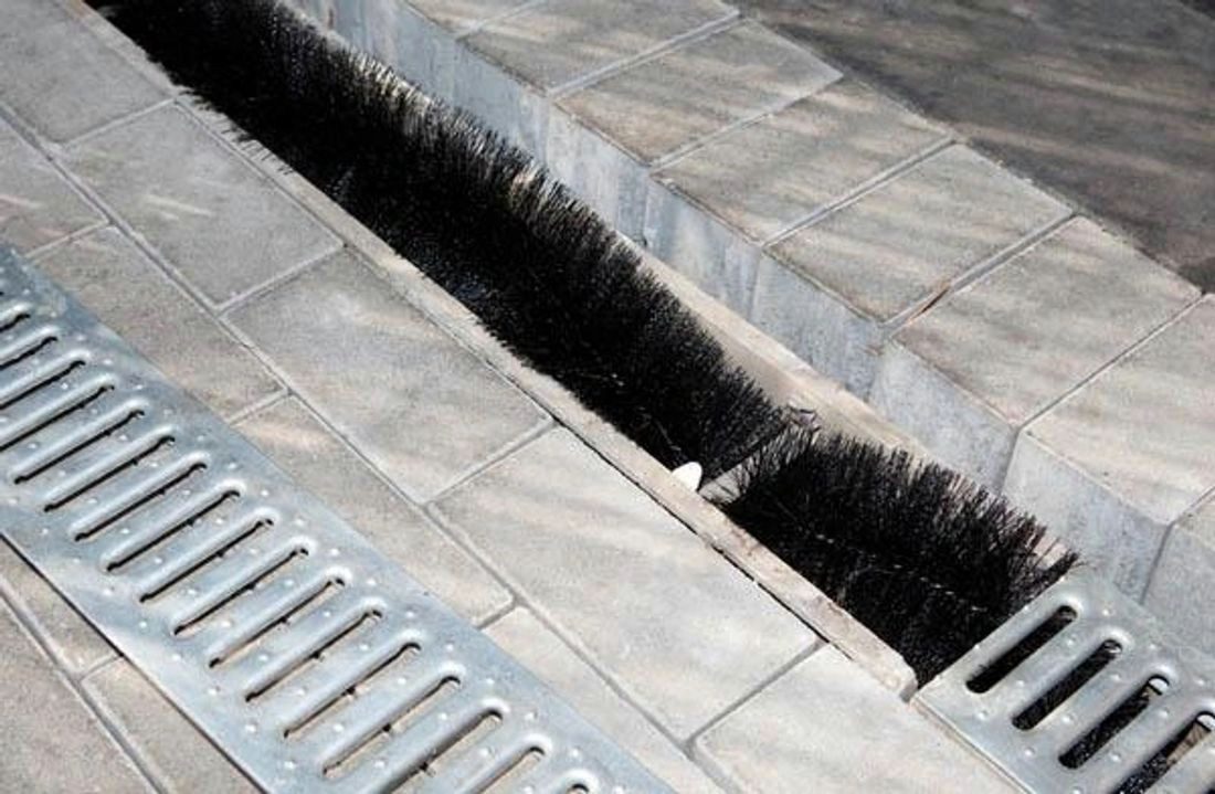 Westfalia Werkzeug Dachrinnenreiniger Rinnenigel, 4 m Länge, 120 mm Durchmesser