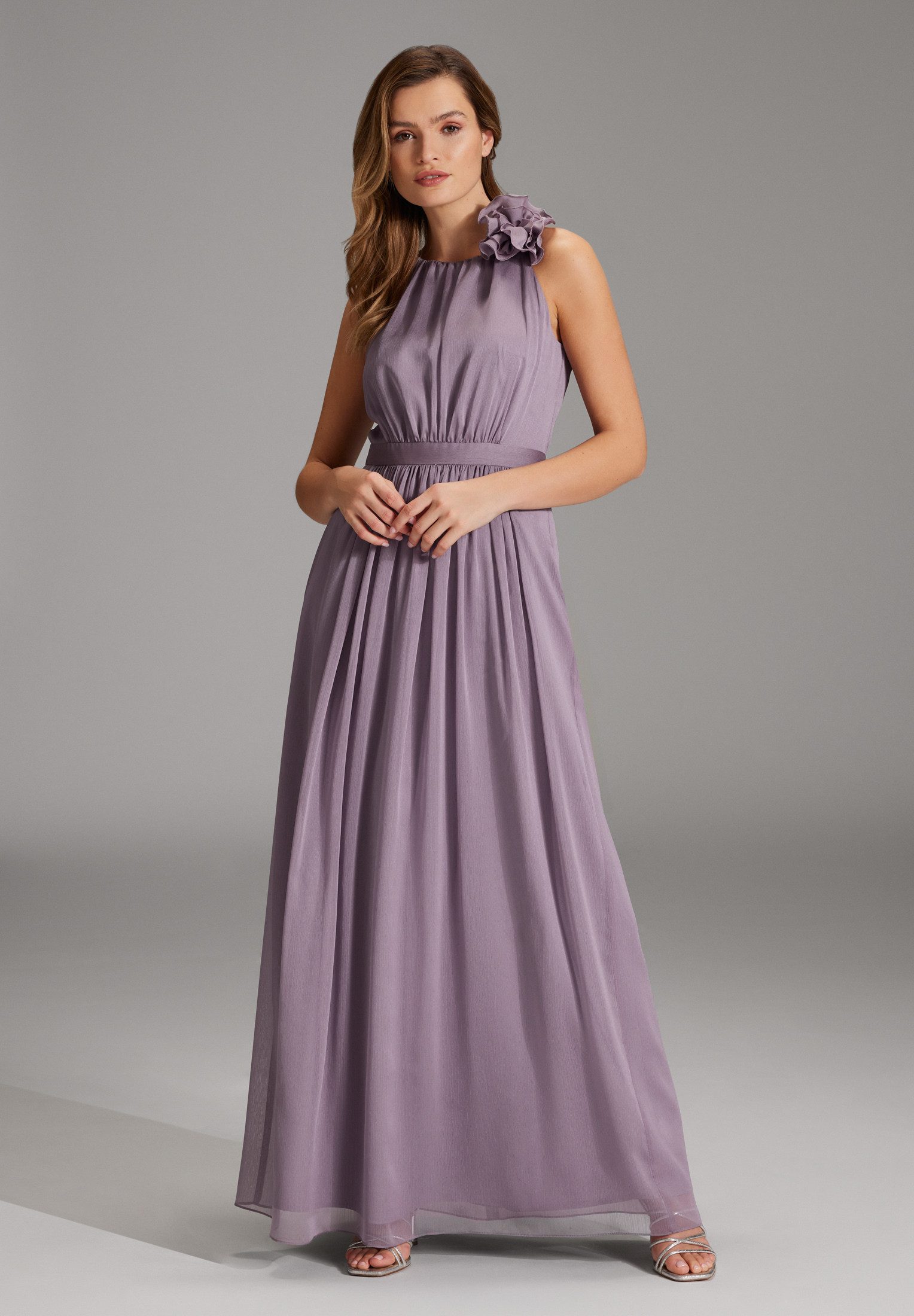 SWING Abendkleid Taillierter Schnitt mit fließendem Rockteil günstig online kaufen