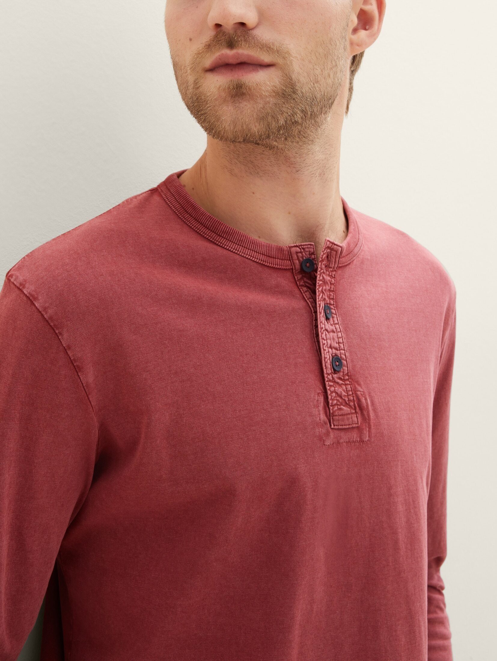TOM burned mit bordeaux TAILOR T-Shirt Baumwolle nachhaltigerer red Henleyshirt