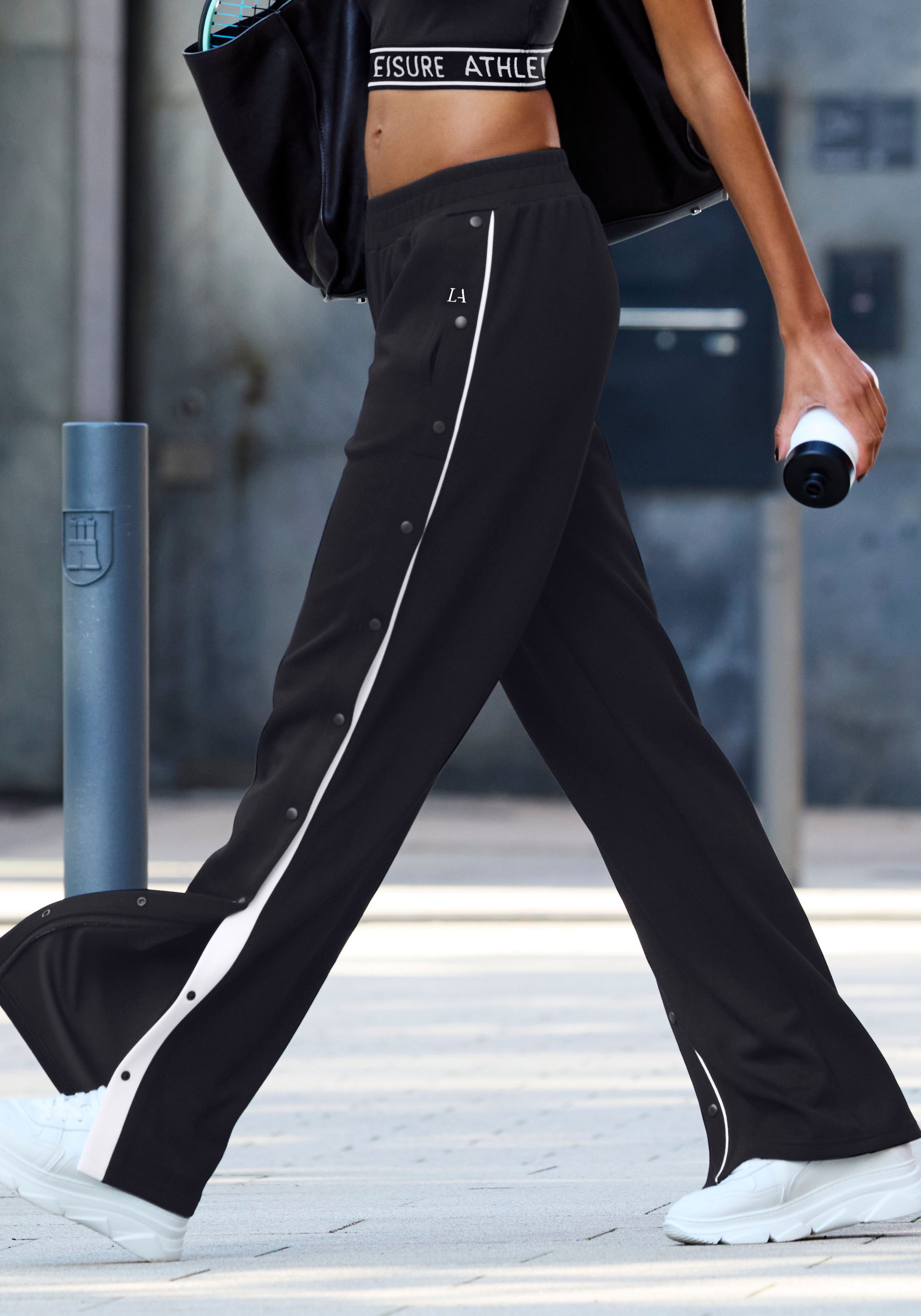 LASCANA ACTIVE Jogginghose mit seitlicher Knopfleiste
