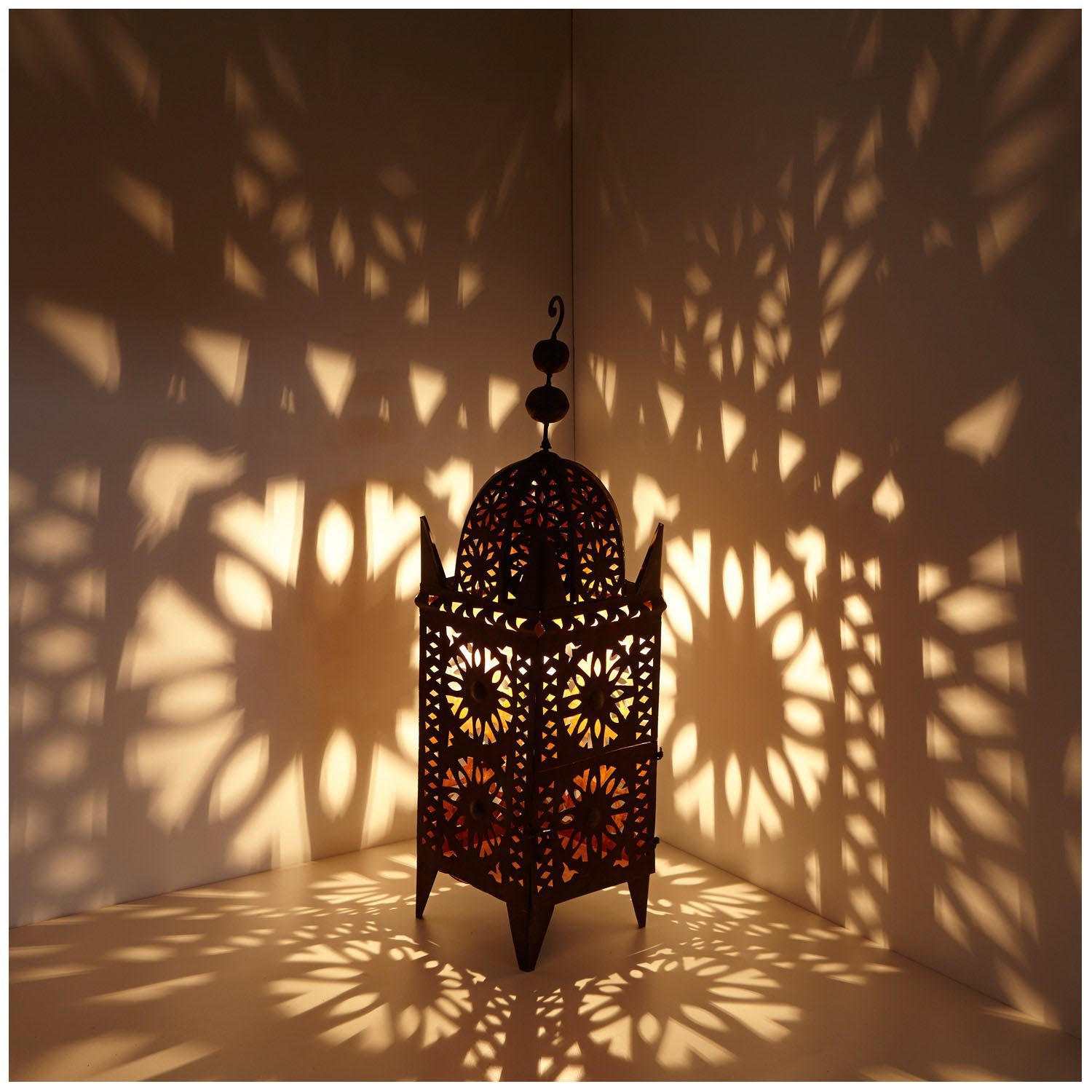 Casa Moro Kerzenlaterne Marokkanische Eisen-Laterne Anwal H-90cm x breite 25cm edelrost-braun (Außen & Innen, Garten Deko Windlicht hängend & stehend), mit Eisen Rost Finish, Gartenlaterne L1664
