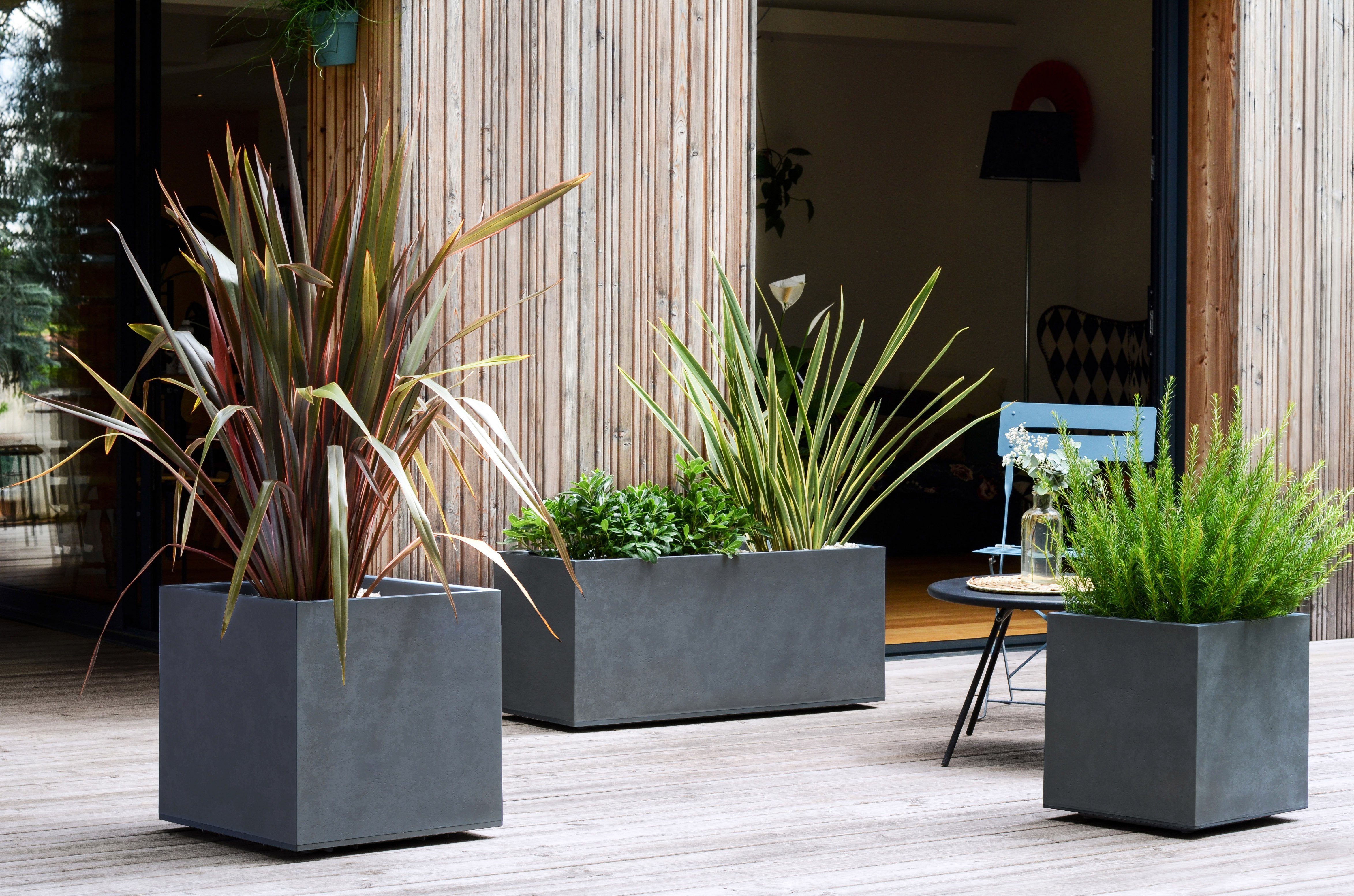 ONDIS24 Blumentopf Ondis24 2 x Pflanzkübel Vulkan, 100+40 Liter Volumen, Blumenkasten mit Wasserspeicher, stapelbar, Balkon, Blumenkübel