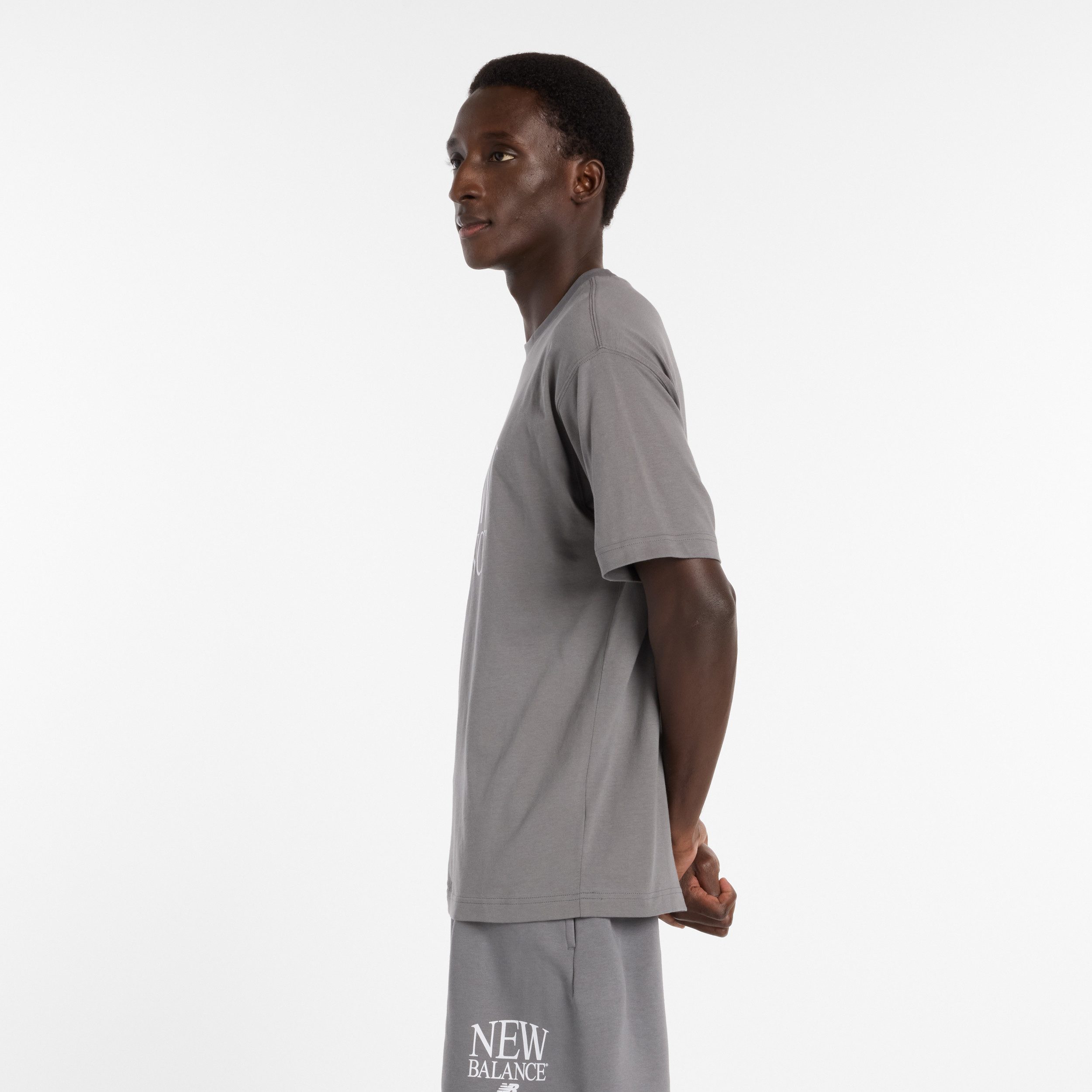 New Balance T-Shirt mit modernem Print-Design, Kurzarm, aus Baumwolle – Bild 3 von 5