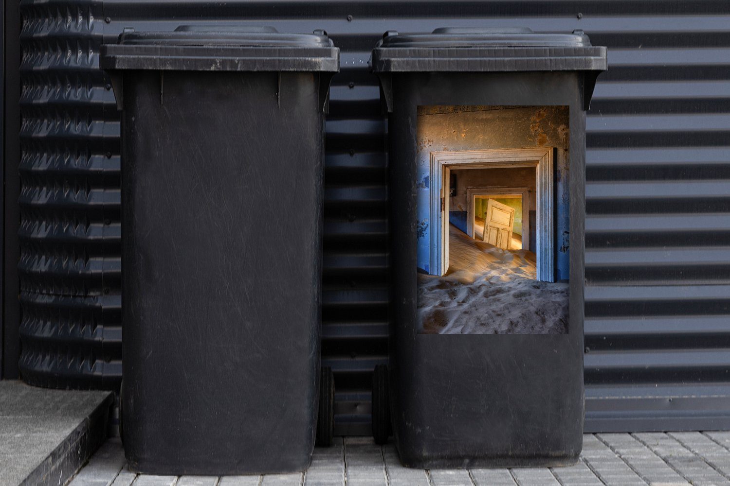 MuchoWow Wandsticker Architektur - Sand Wüste Mülltonne, (1 Tür Container, St), - Abfalbehälter - Sticker, Mülleimer-aufkleber