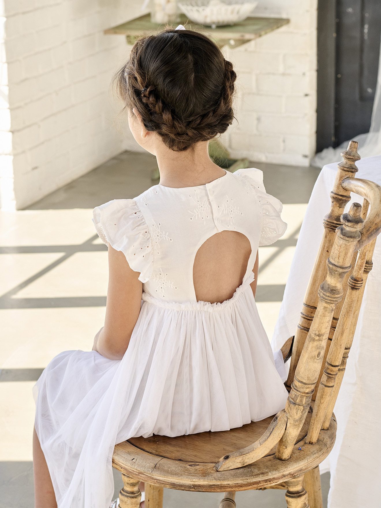 vertbaudet Minikleid Mädchen Festkleid mit Lochstickereien und Tüllrock Lochstickerei