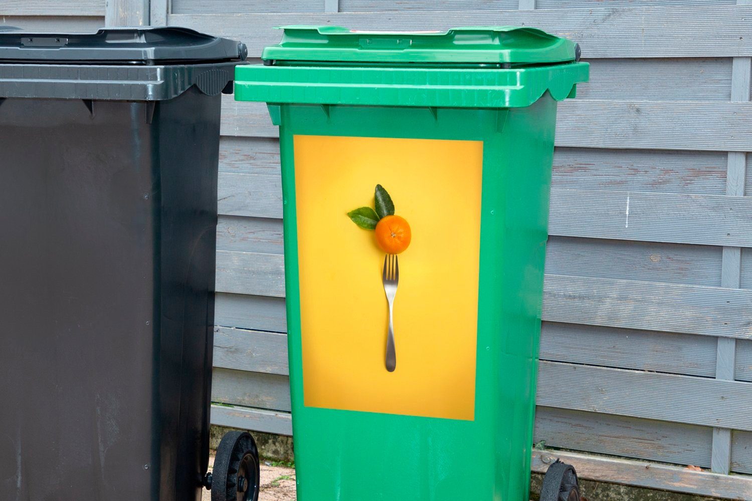 Sticker, - Gabel - St), Mandarine Container, (1 Mülltonne, Stilleben MuchoWow Mülleimer-aufkleber, Wandsticker Abfalbehälter