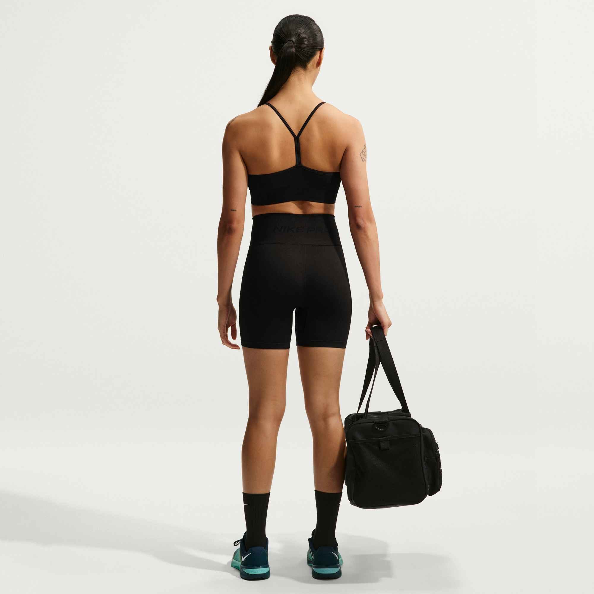 Nike Tanktop W NP DF SMLS LS BRA mit herausnehmbaren Polstern, aus elastischem Trikot, schweißableitend