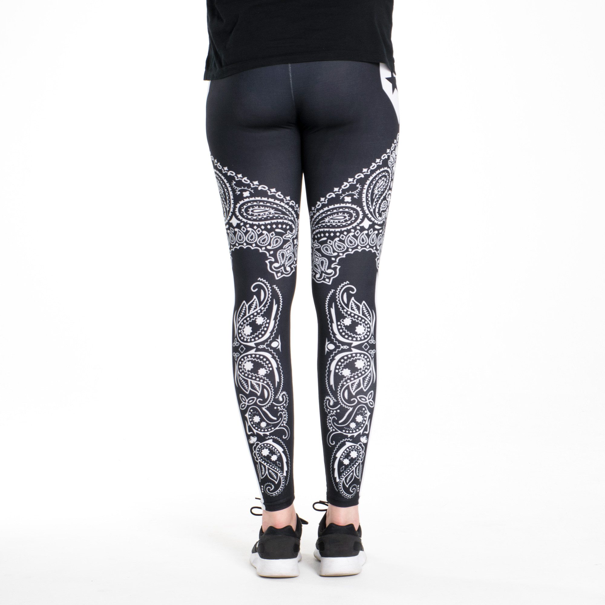 cosey Leggings Motiv-Leggings (Einheitsgröße) - Design Paisley (auffällige Motiv-Prints • figurbetonte Passform • schnelltrocknend, Einzelartikel) Design Paisley