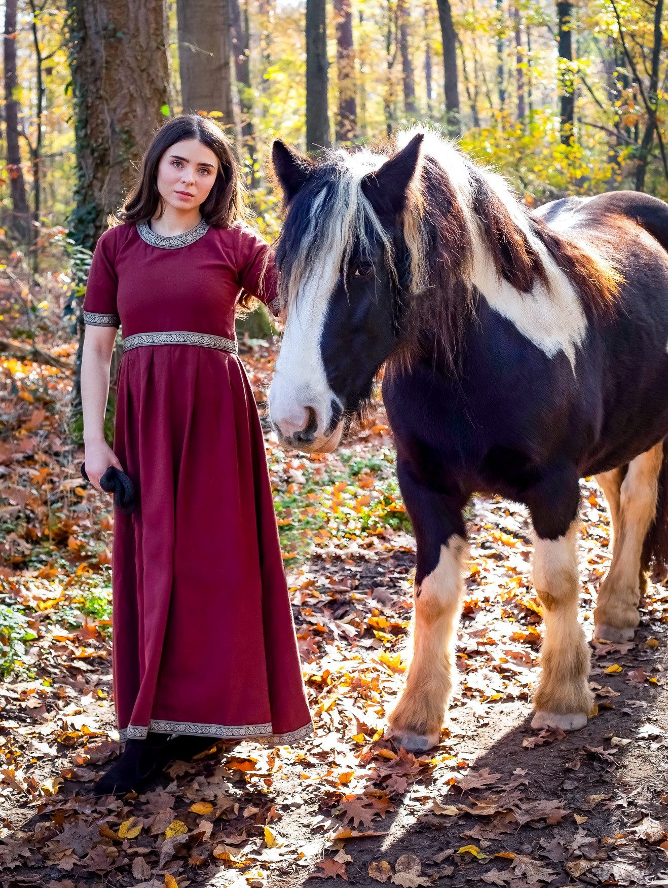 Leonardo Carbone Burgfräulein-Kostüm Kurzarmkleid "Ennlin" mit kunstvoller Bordüre, hochwertige Baumwolle, Schnürung am Rücken