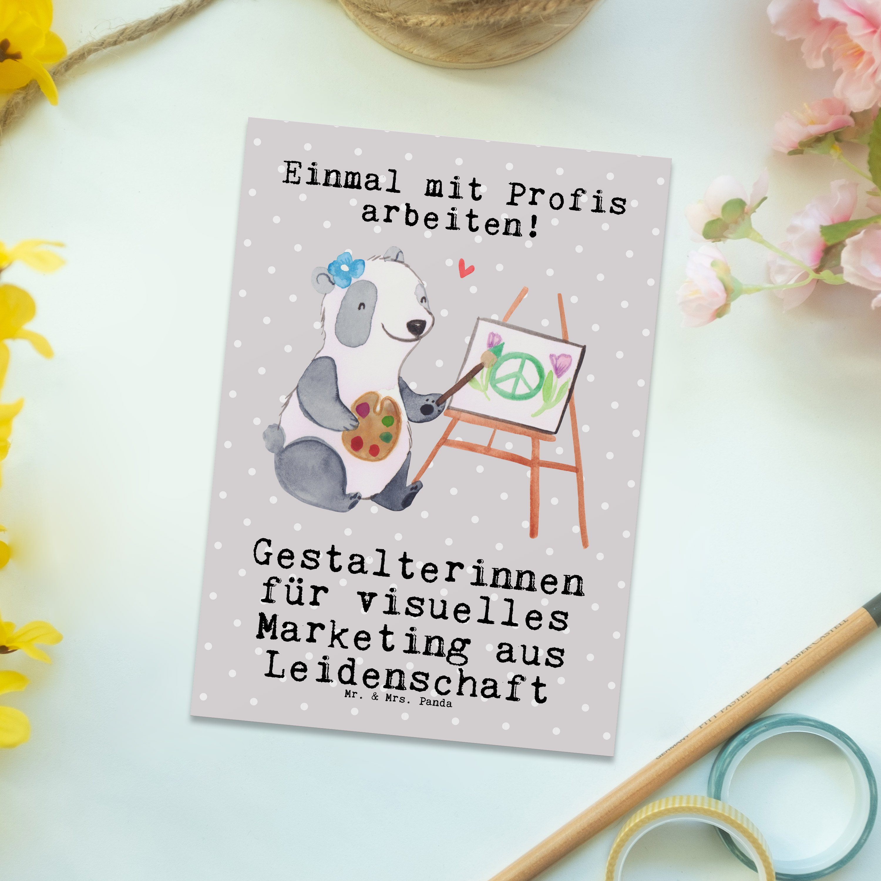 Mrs. Marketing & für Grau Gestalterinnen Postkarte Pastel visuelles Mr. Panda aus Leidenschaft Grau Pastell -