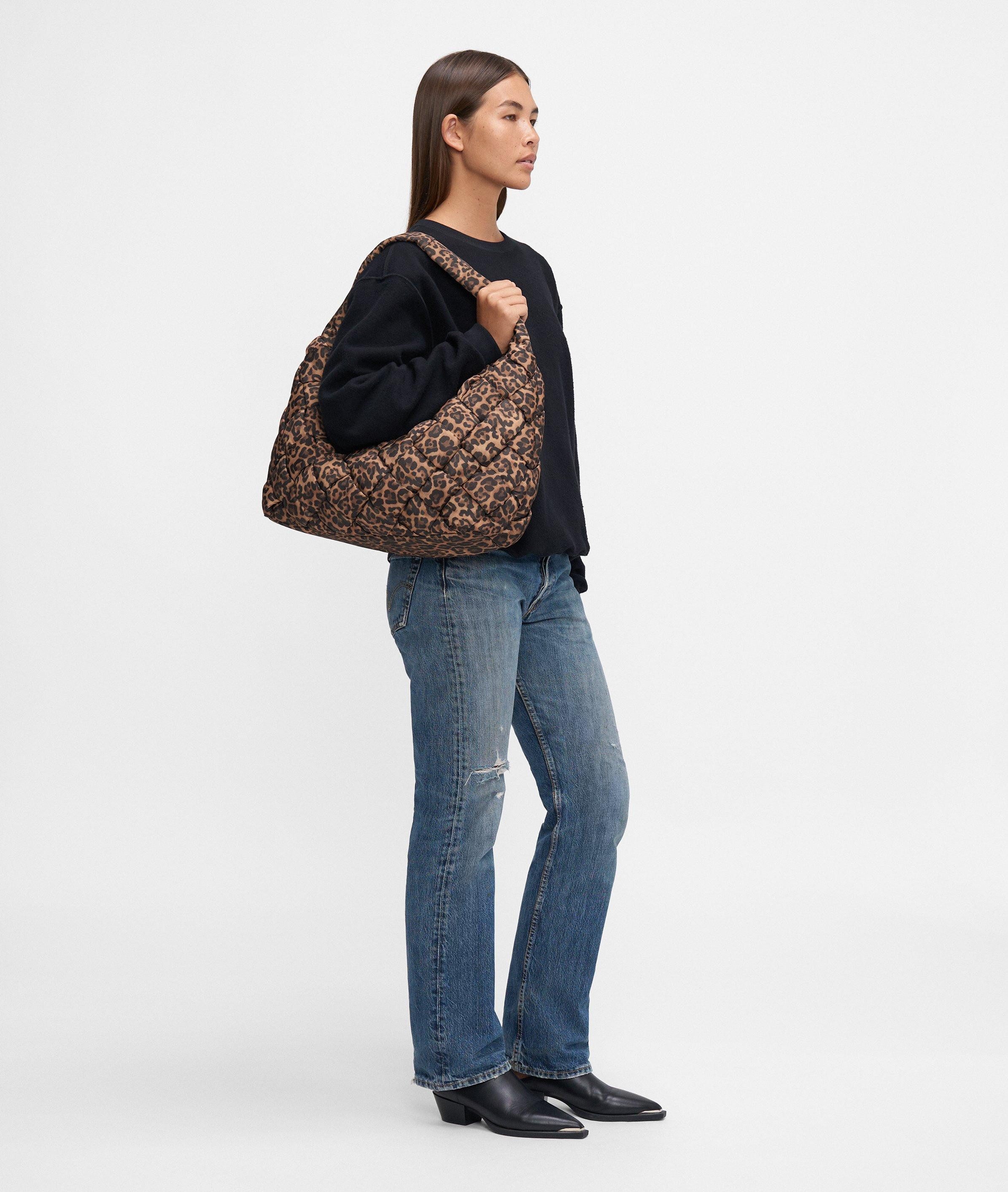 Liebeskind Berlin Schultertasche Nylon Bo Hobo L, Große Tasche aus Nylon mit Leo-Print