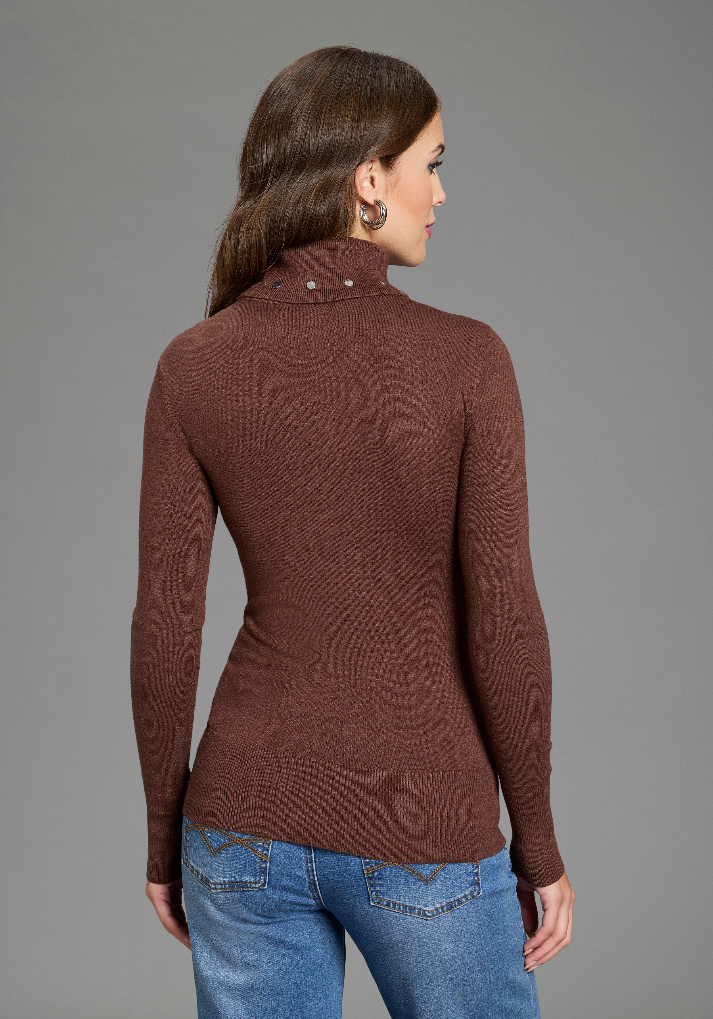 Melrose Rollkragenpullover mit Ziernieten in enger Passform – Bild 2 von 5
