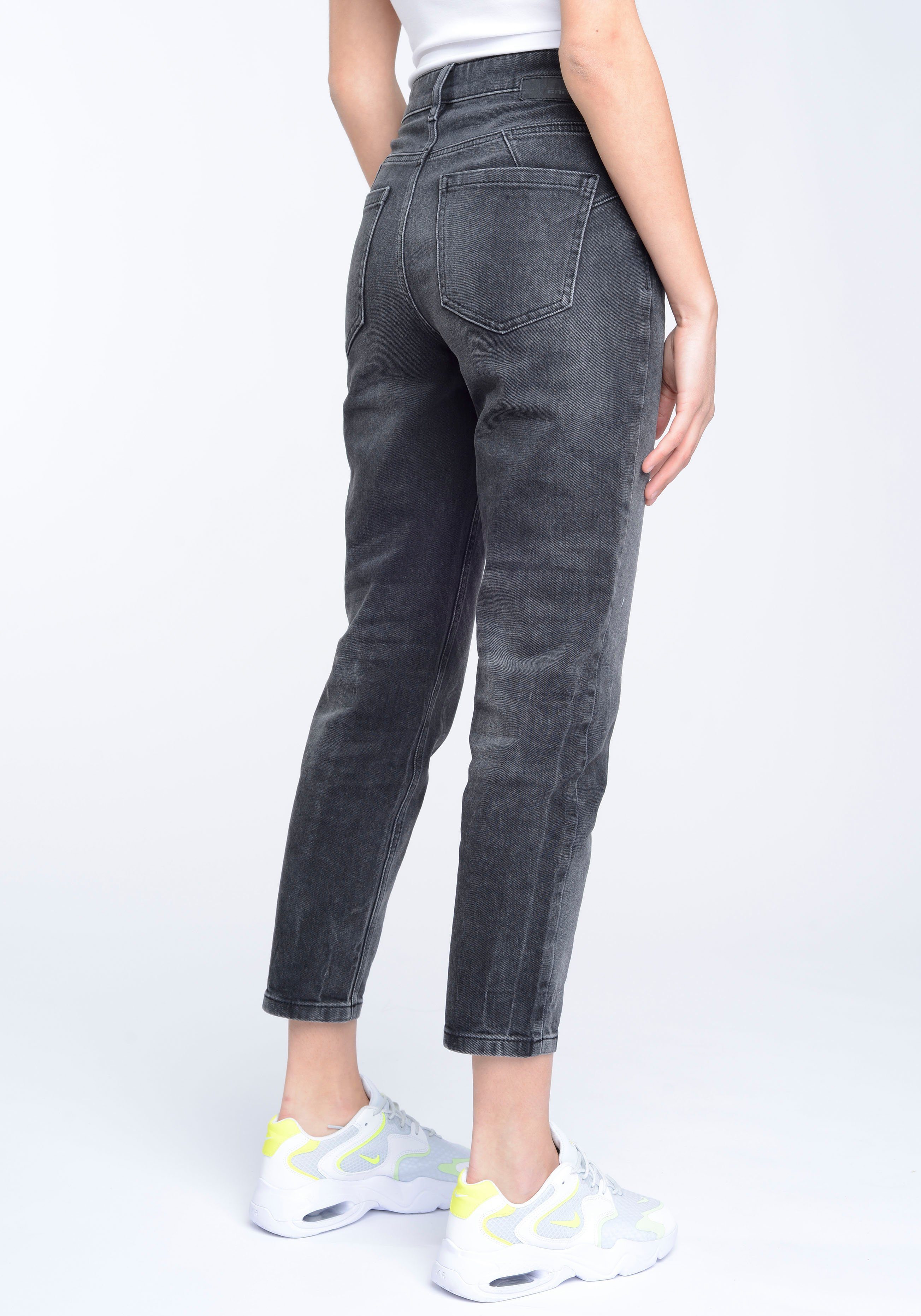 GANG Mom-Jeans mit 94ORA Vintage Grey verkürzter 2-Knopf-Verschluss Beinlänge