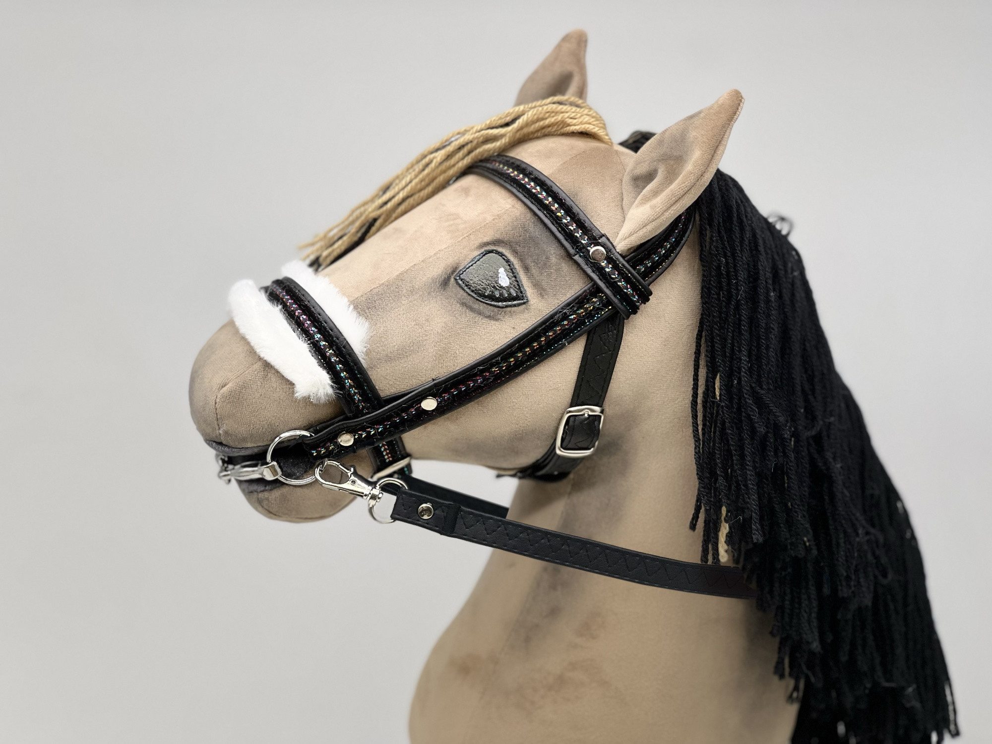 Pferdesport-Profi Hobby Horse Reithalfter Hophorse Trense mit Samtborte, Поводья, Nasenriemen (Fell)