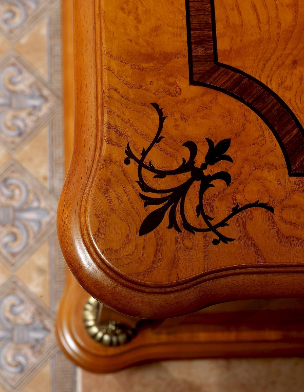 Xlmoebel Vitrine Große Luxus Auslagen Vitrine aus Glas im Stil des Barock und Rokoko (YB E29 Serie XXL 4 Tueren Vitrine) Hergestellt in Europa