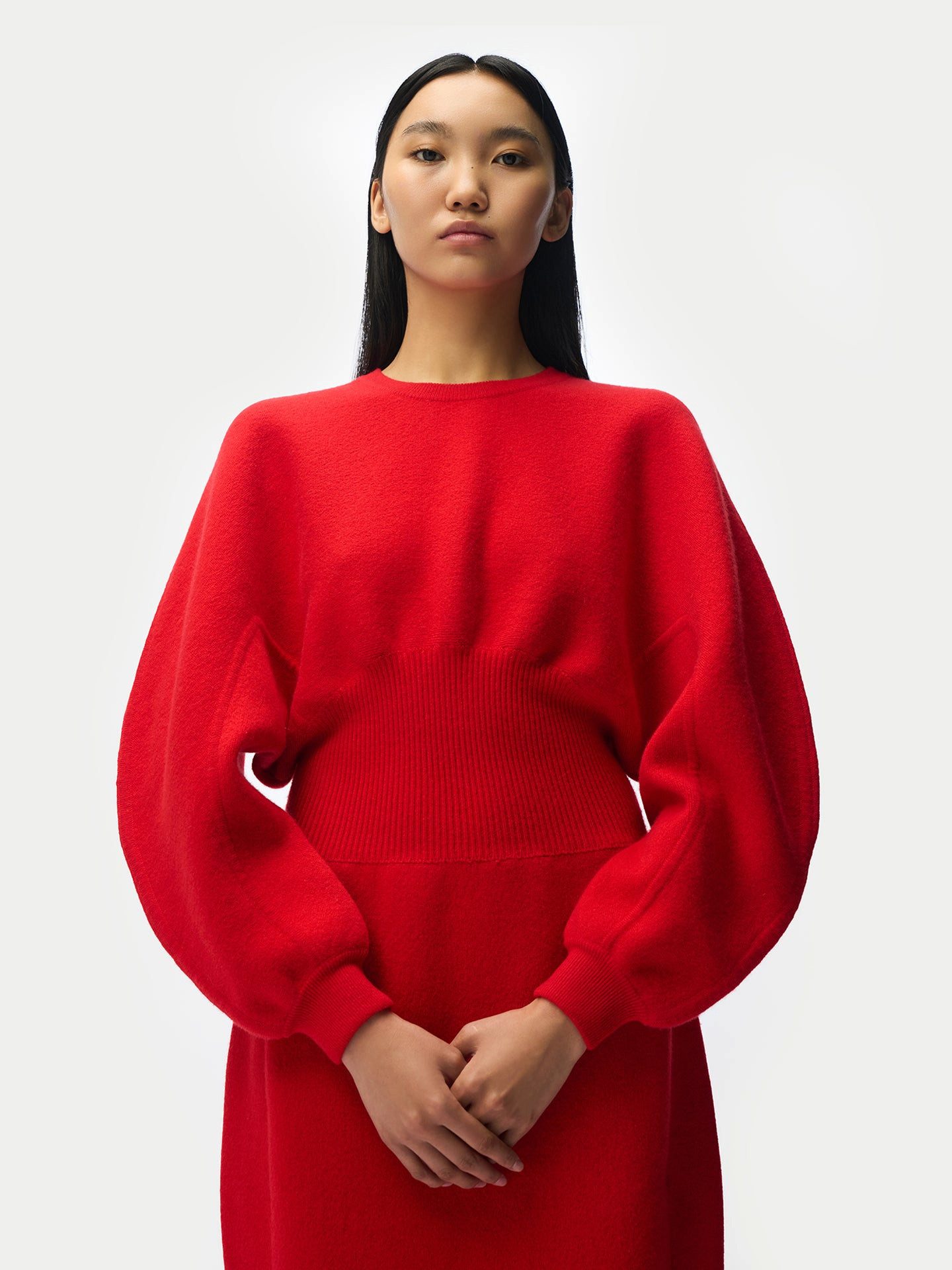 GOBI Cashmere Strickkleid Kaschmir-Kleid mit skulpturaler Silhouette