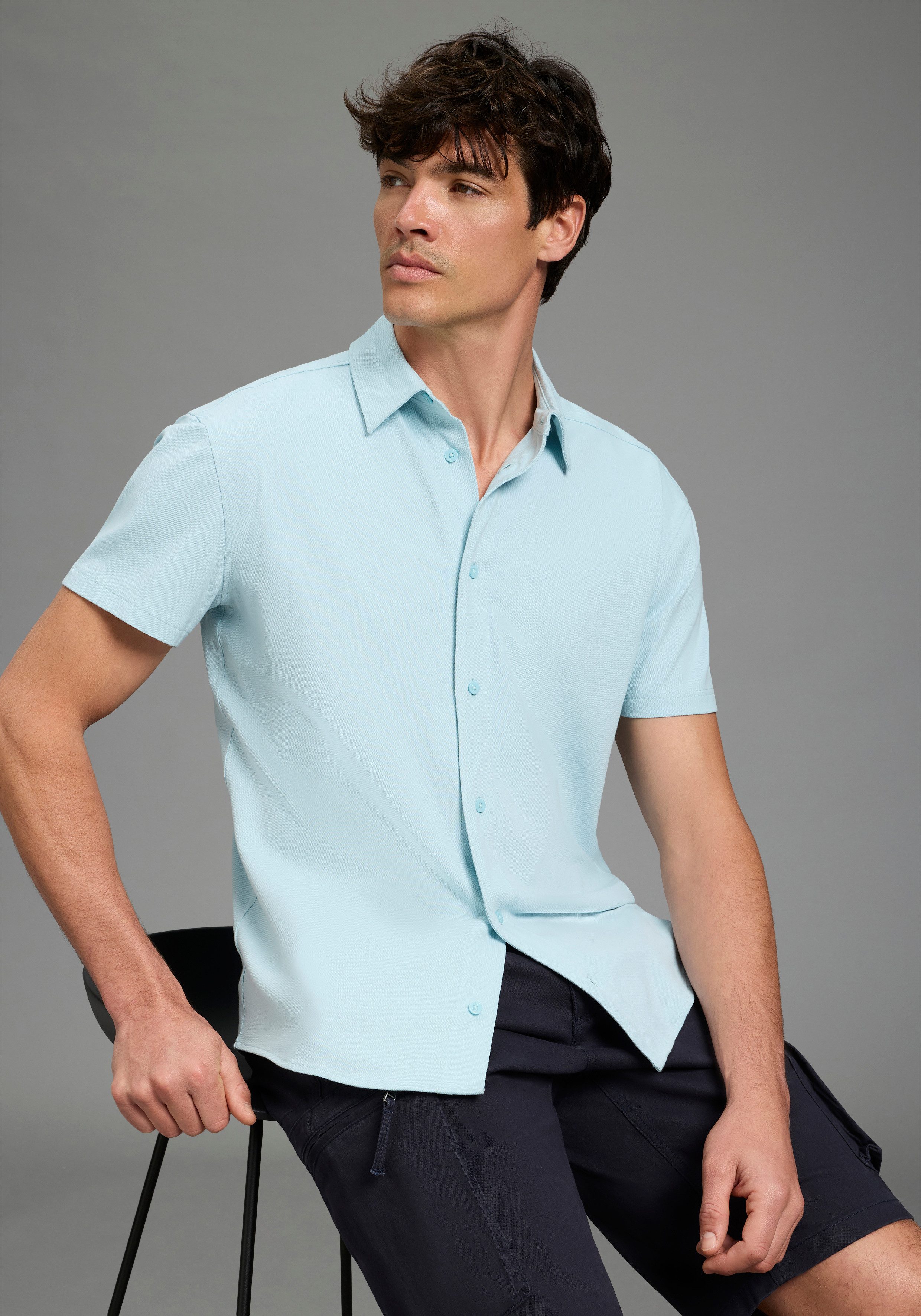 Bruno Banani Kurzarmhemd Kurzarm, für verschiedene Anlässe, aus Baumwolle und Elasthan. Reduzierter Preis € 26,99. Unverbindliche Preisempfehlung € 29,99, (€ 26,99 pro 1 Stk)