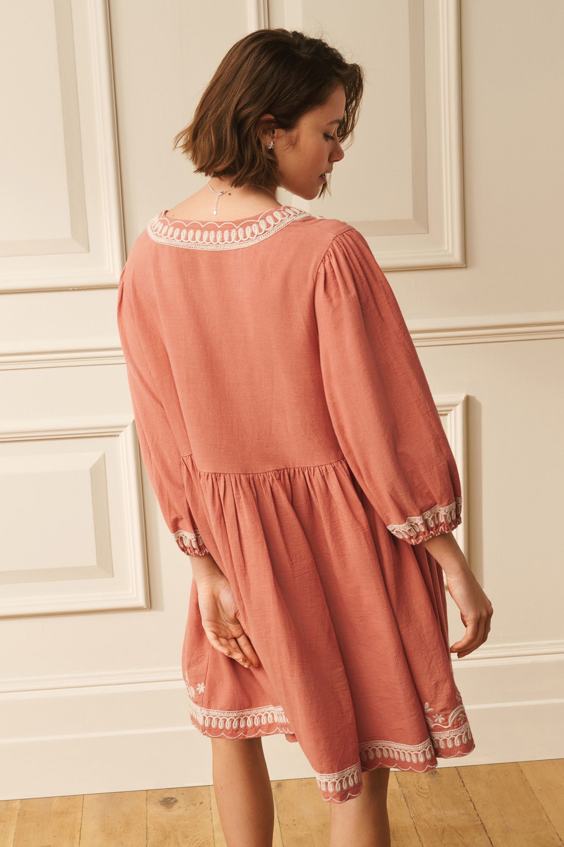 LAURA ASHLEY Minikleid Laura Ashley besticktes Minikleid aus Baumwolle (1-tlg) – Bild 2 von 5