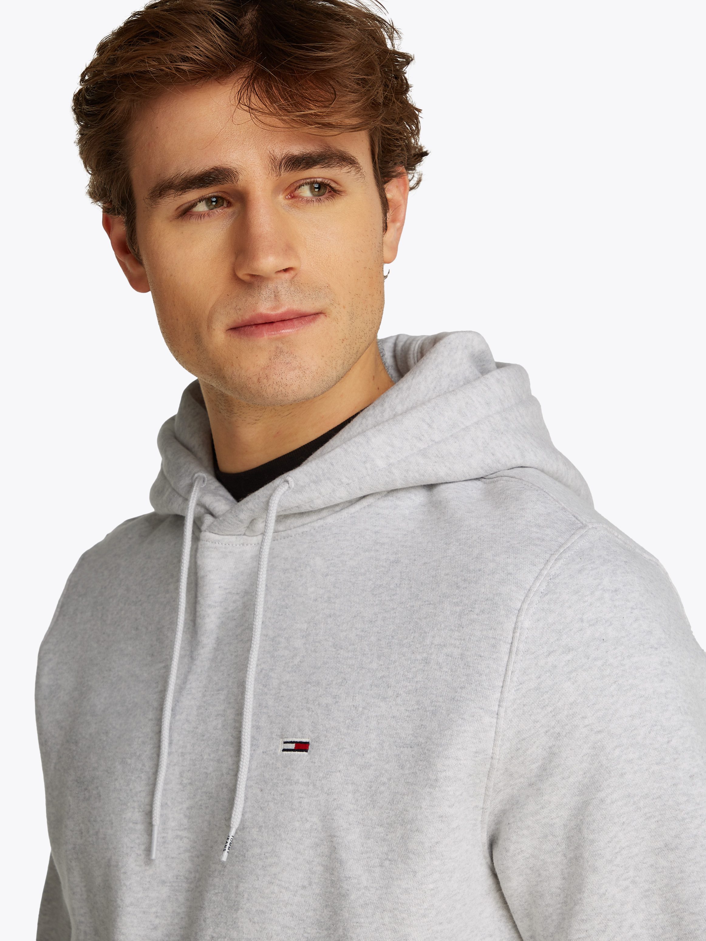 Tommy Jeans Sweatshirt TJM REG S FLAG HOODIE mit bestickten Markenlogo auf günstig online kaufen