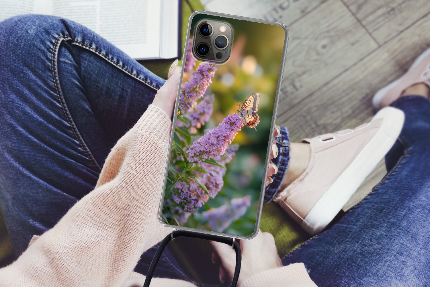 MuchoWow Handyhülle für Apple iPhone 13 Pro Verschnörkelt - Schmetterling - Lila - Blumen, Tragbare Handyhüllen mit Kette zum umhängen, Handykette Handyband