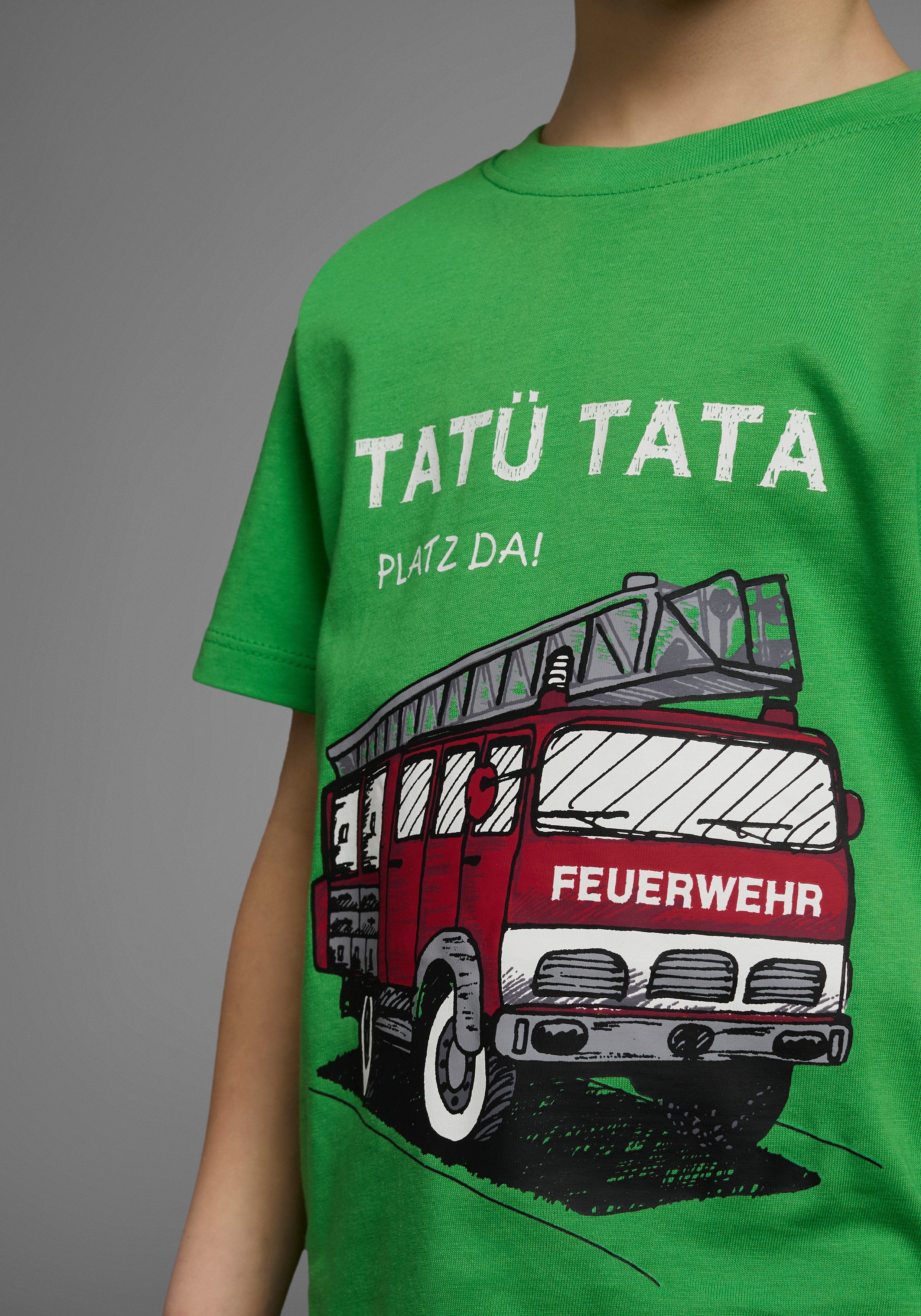 KIDSWORLD T-Shirt Feuerwehr-Druck: PLATZ DA Kurzarm, basic geschnitten, mit coolen Statements – Bild 3 von 5