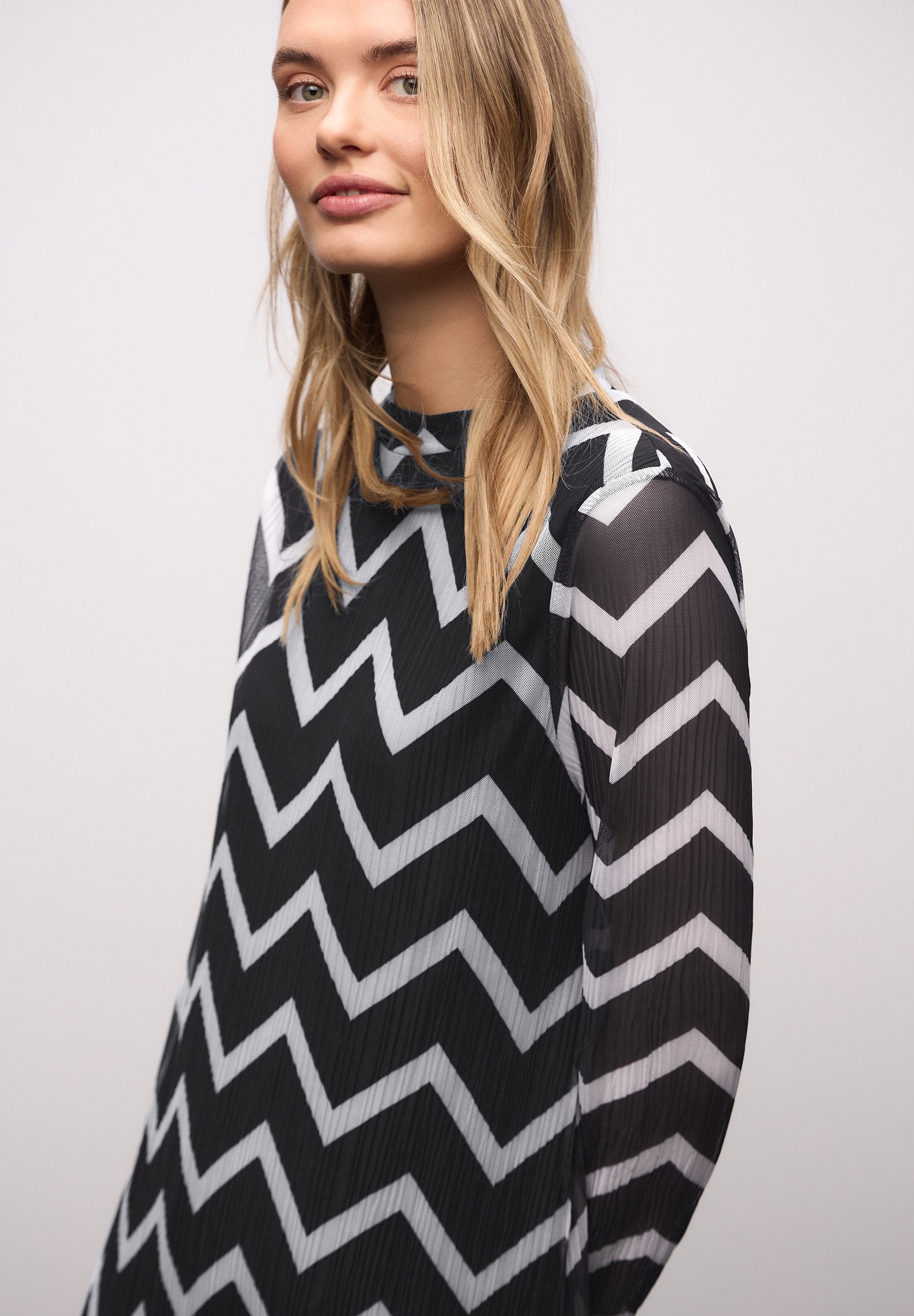 STREET ONE Midikleid mit grafischem Muster