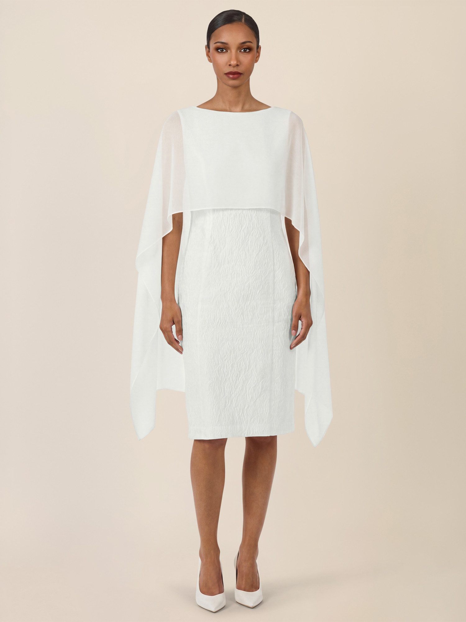 Apart Brautkleid mit Cape-Effekt