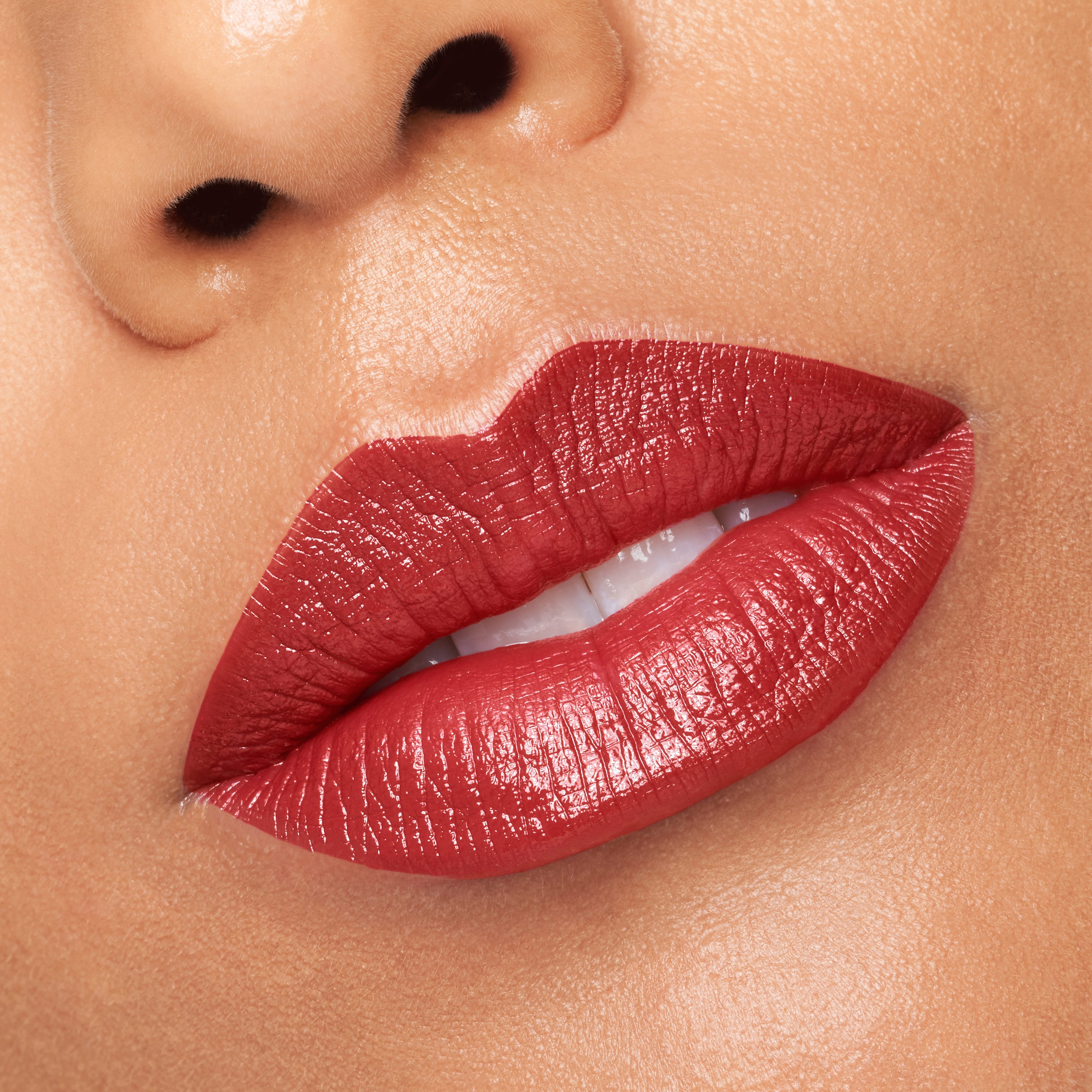 L'ORÉAL PARIS Lippenstift COLOR RICHE SATIN, mit Bienenwachs und Argan-Öl spendet bis zu 12H lang Feuchtigkeit