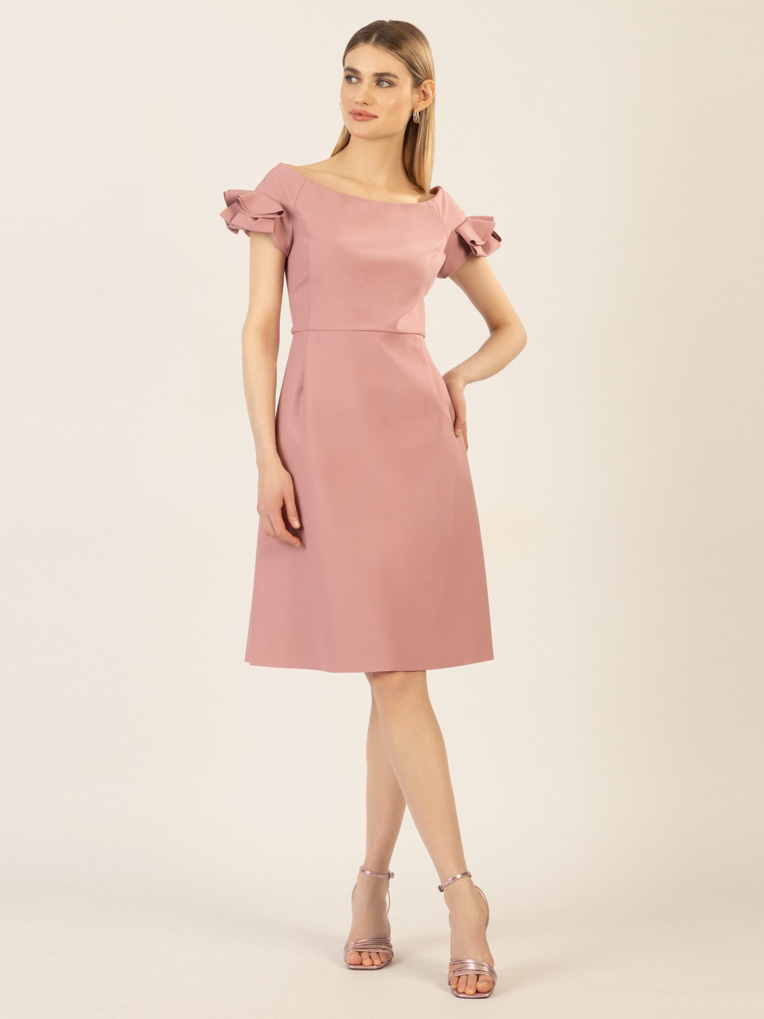 Apart Cocktailkleid mit sehr weiten Ausschnitt günstig online kaufen