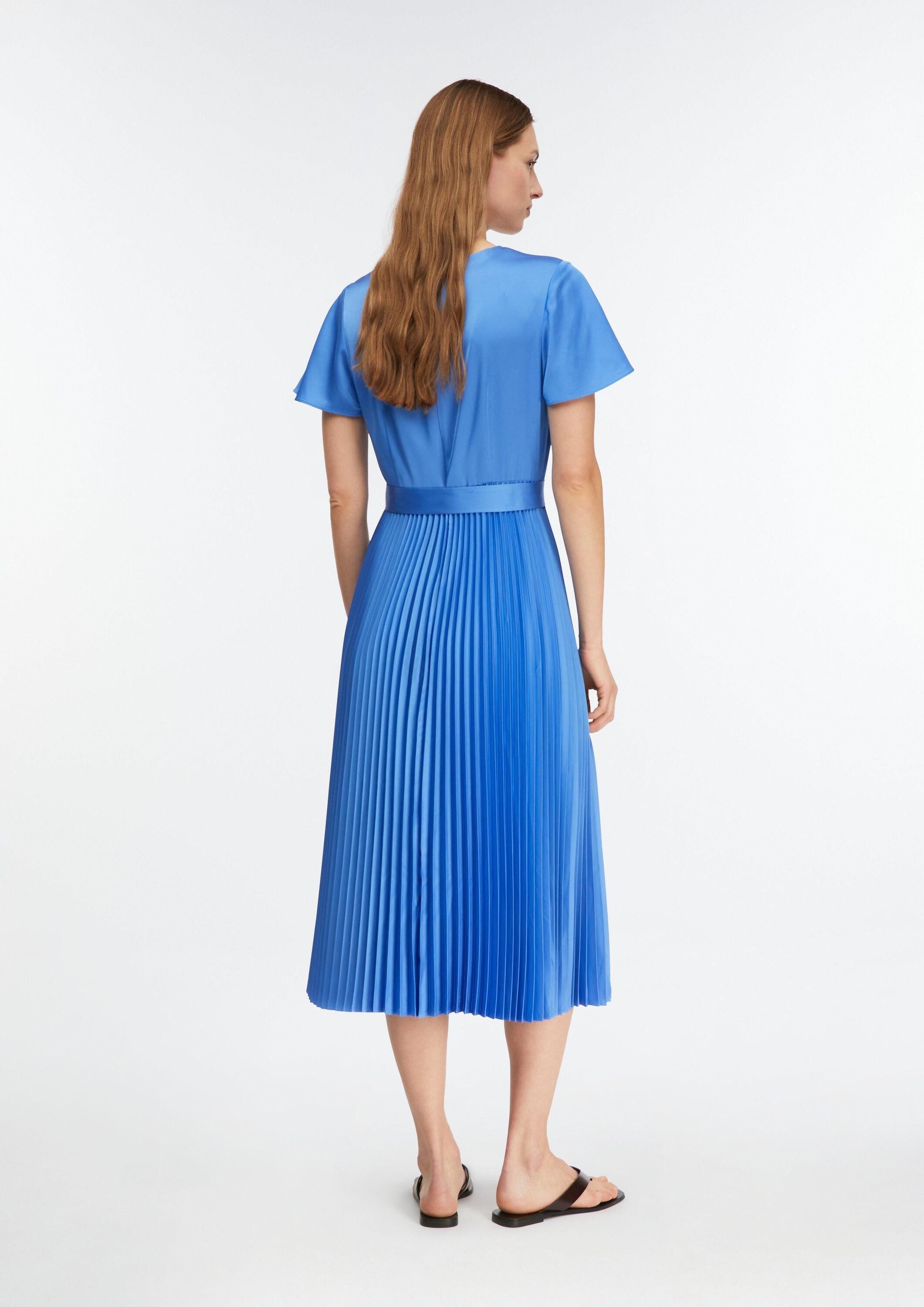 comma Midikleid Kleid Satinkleid mit fließenden Ärmeln und Plissée-Rock