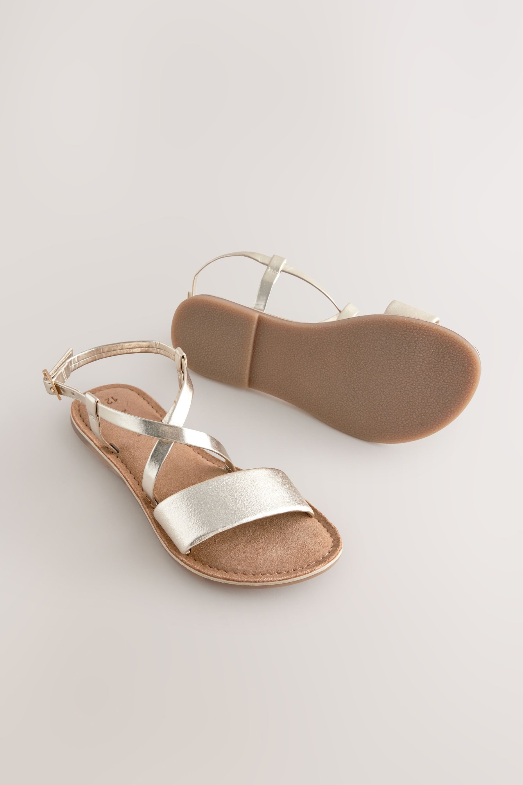 Next Riemensandale aus Leder mit Schnallenverschluss Riemchensandale (1-tlg)