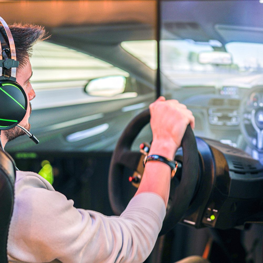 Jochen Schweizer Erlebnisgutschein Rennsimulator (2 Std), Sim-Racing – Der Adrenalin-Kick vor dem Bildschirm!