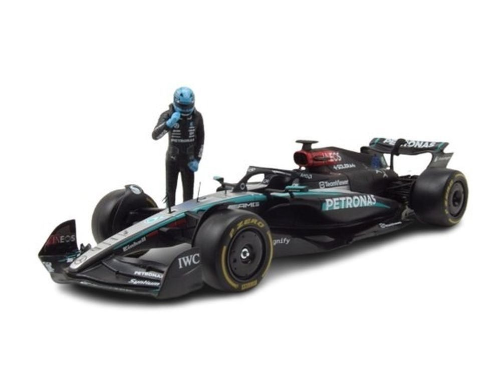 Bburago Modellauto Mercedes AMG W15 E #63 Formel 1 2024 mit Russel Figur, Maßstab 1:24