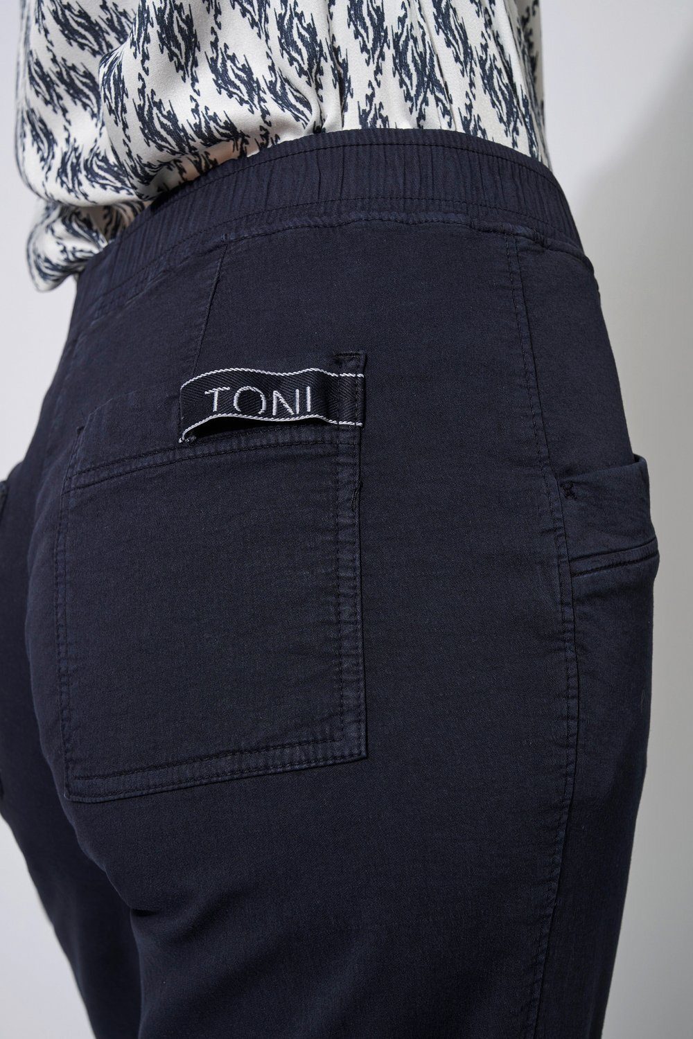 TONI Jogger Pants Sue Beinweite mit marine 593 - ausgestellter