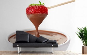 Wallario Vliestapete Schoko-fondue mit Erdbeer am Stiel, seidenmatte Oberfläche