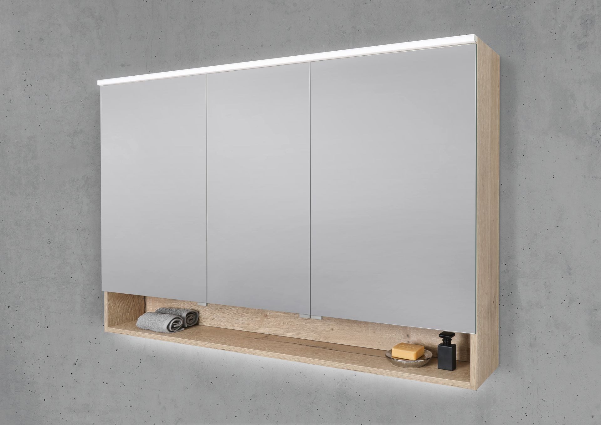 Intarbad Badezimmerspiegelschrank 3-türiger Spiegelschrank mit offenem Fach, MULTI LED Beleuchtung (Doppelspiegeltüren, Holz-/ Lackdekore, Maße von 90 bis 180 cm wählbar, Höhe 86 cm, Glasfachböden, Magnetleiste & Kosmetikspiegel Ø 12 cm) Vormontierte Lieferung, Floatglas, 160 kg Traglast, Made in Germany