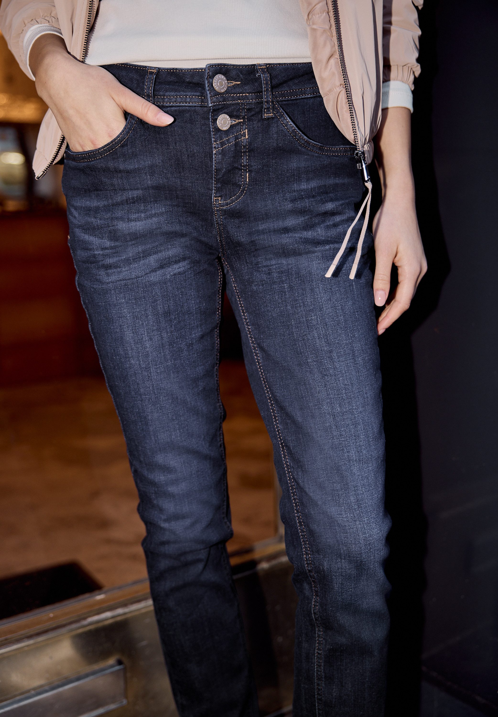 STREET ONE STUDIO Comfort-fit-Jeans Middle Waist – Bild 3 von 5